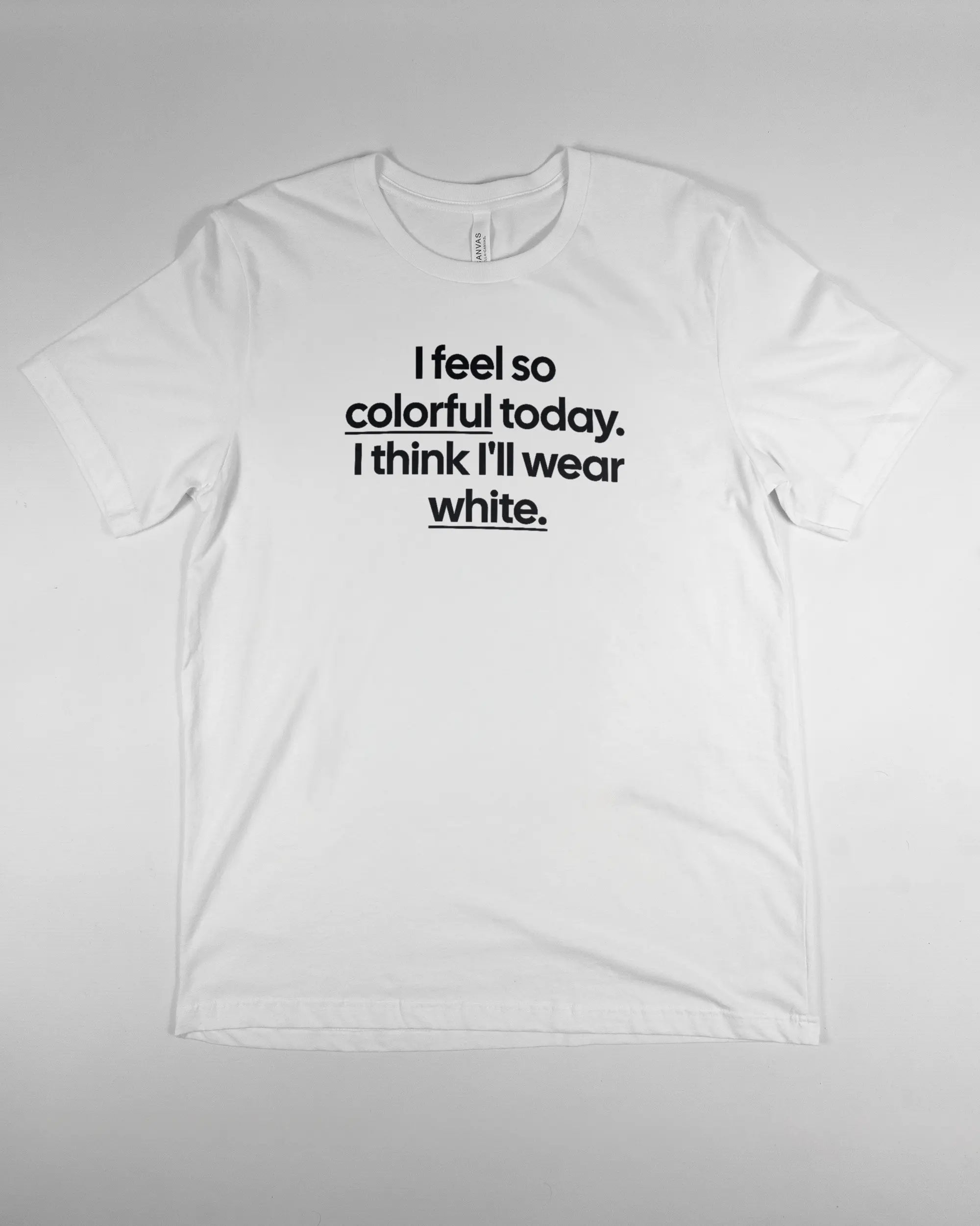 Vorderseite des Basic Unisex T-Shirt Light von Maondo mit dem Design Colorful Day in der Farbe White und in der Größe L flach auf den Boden gelegt