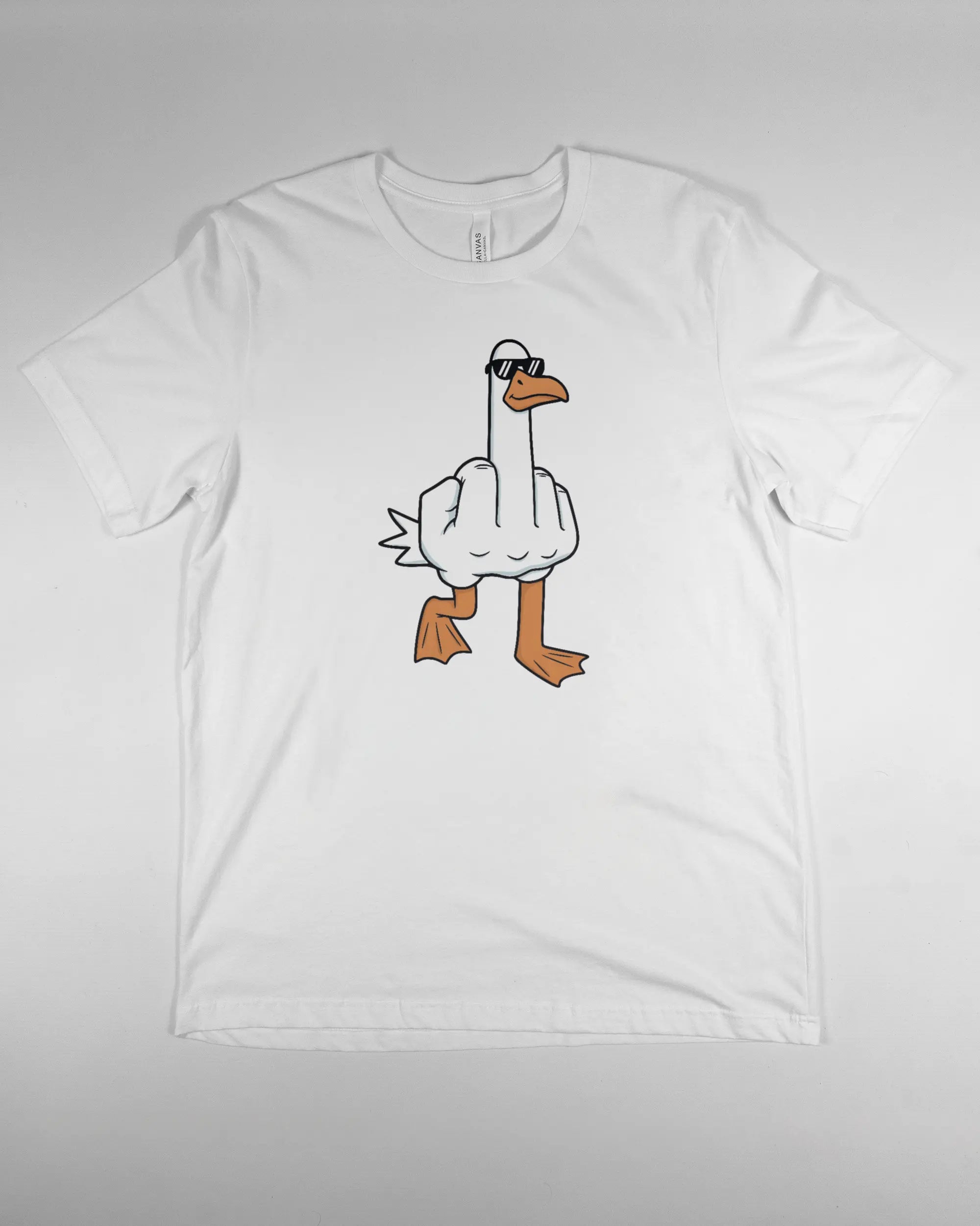 Vorderseite des Basic Unisex T-Shirt Light von Maondo mit dem Design I give a duck in der Farbe White und in der Größe L flach auf den Boden gelegt