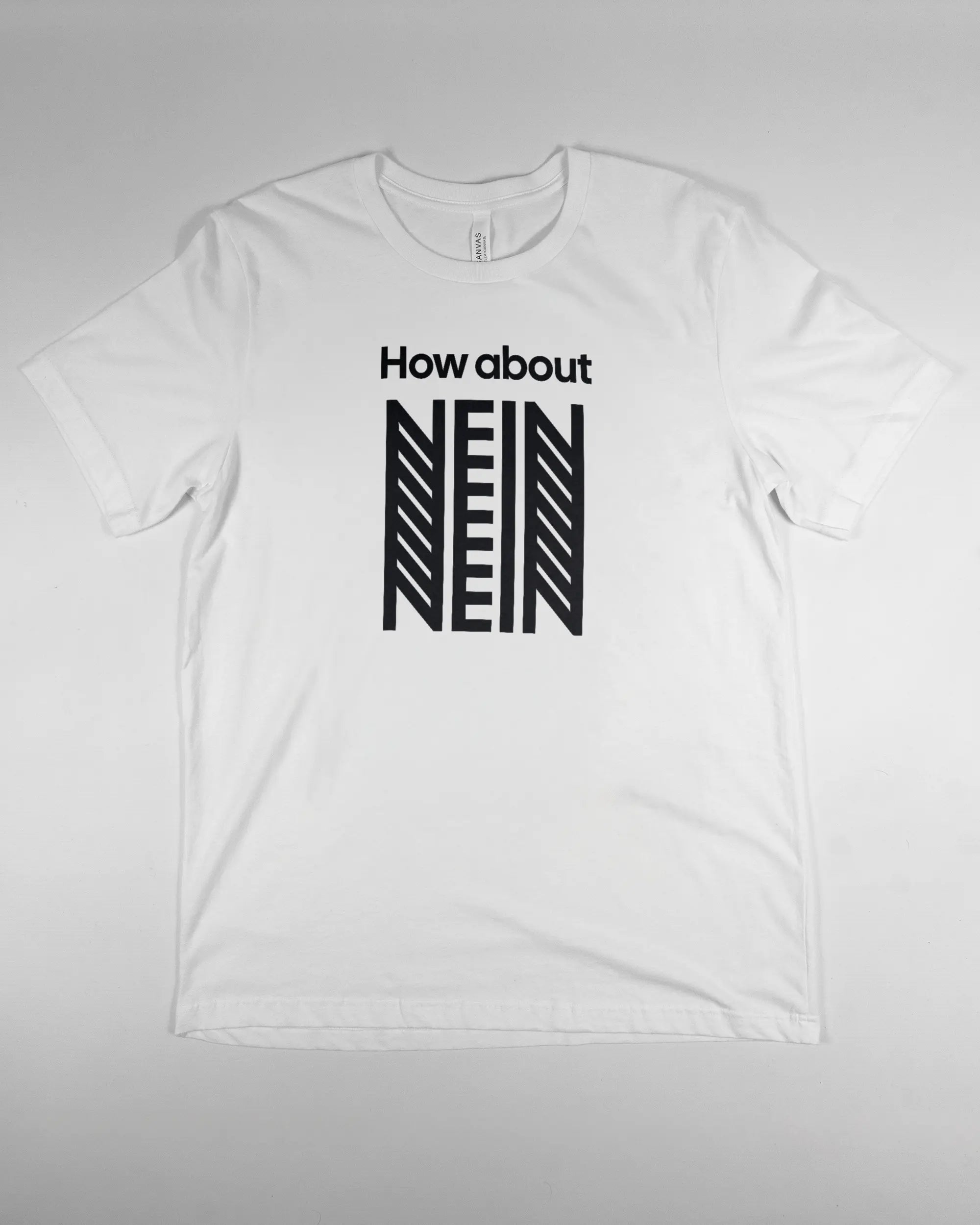 Vorderseite des Basic Unisex T-Shirt Light von Maondo mit dem Design How about nein in der Farbe White und in der Größe L flach auf den Boden gelegt