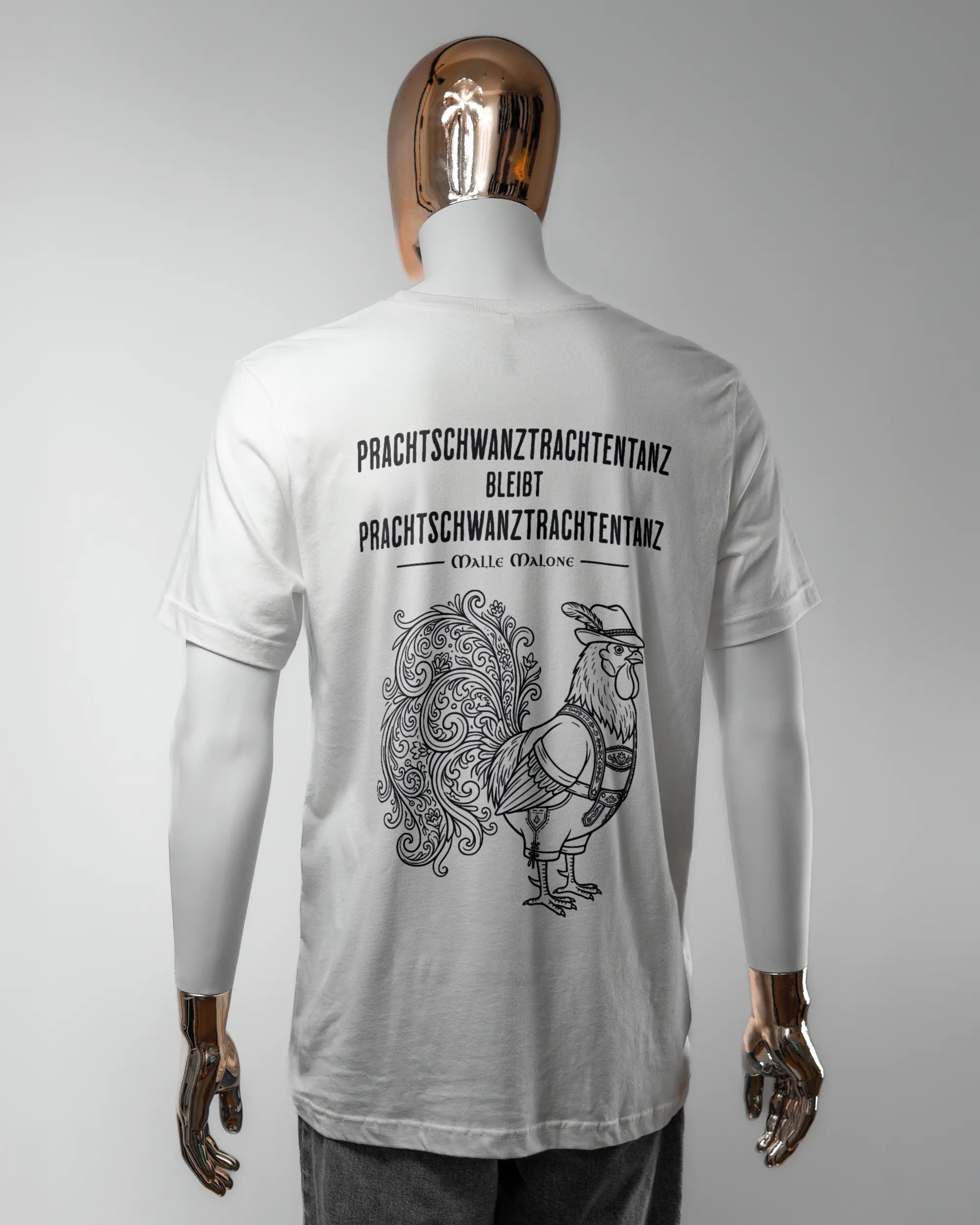 Rückseite des Basic Unisex T-Shirt Light von Maondo mit dem Design Trachtentanz in der Farbe White und in der Größe L getragen von einer maskulinen Puppe