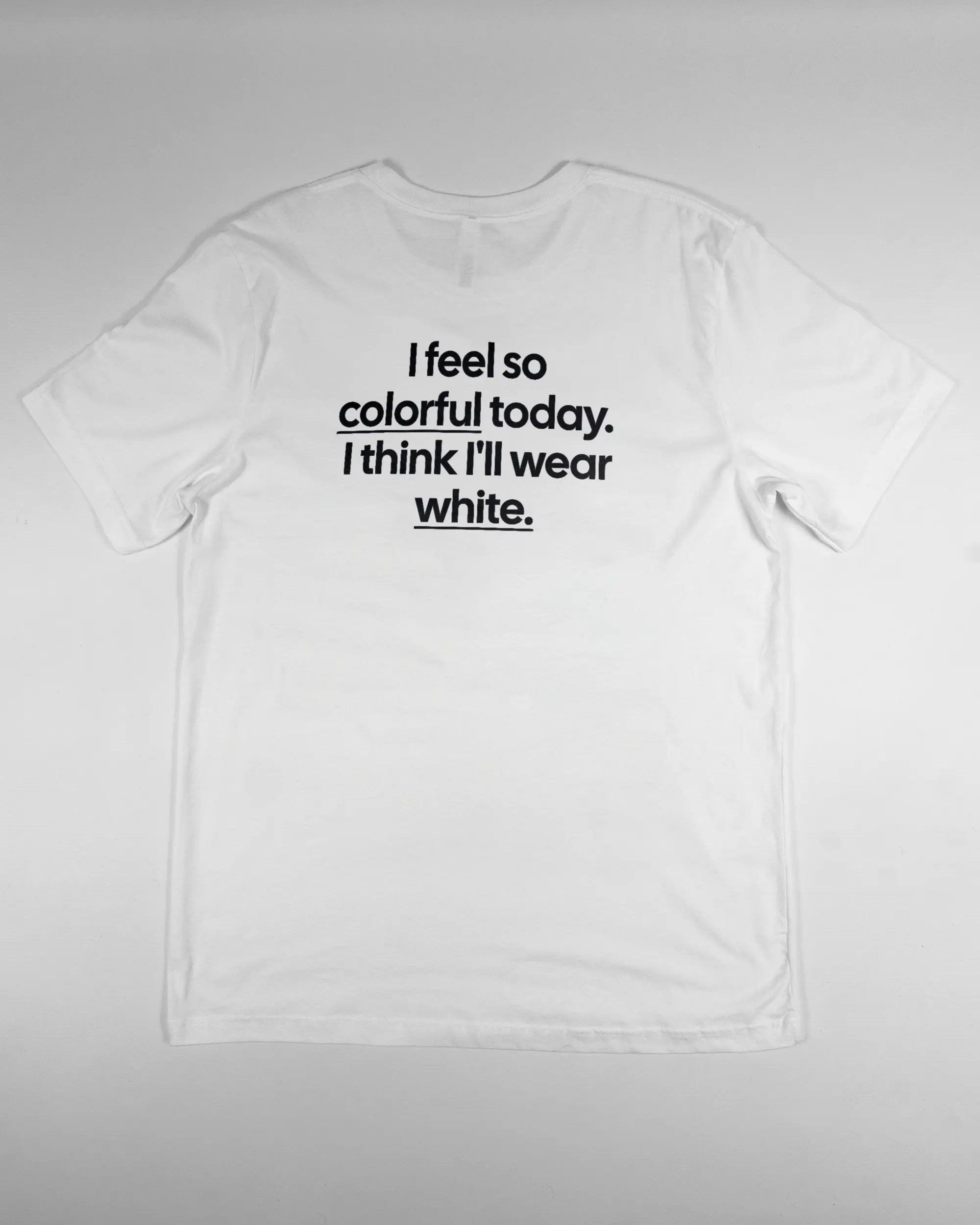 Rückseite des Basic Unisex T-Shirt Light von Maondo mit dem Design Colorful Day in der Farbe White und in der Größe L flach auf den Boden gelegt