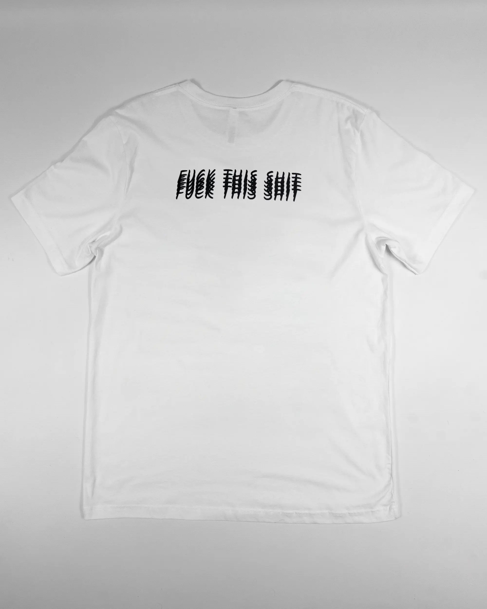 Rückseite des Basic Unisex T-Shirt Light von Maondo mit dem Design Hidden Message in der Farbe White und in der Größe L flach auf den Boden gelegt