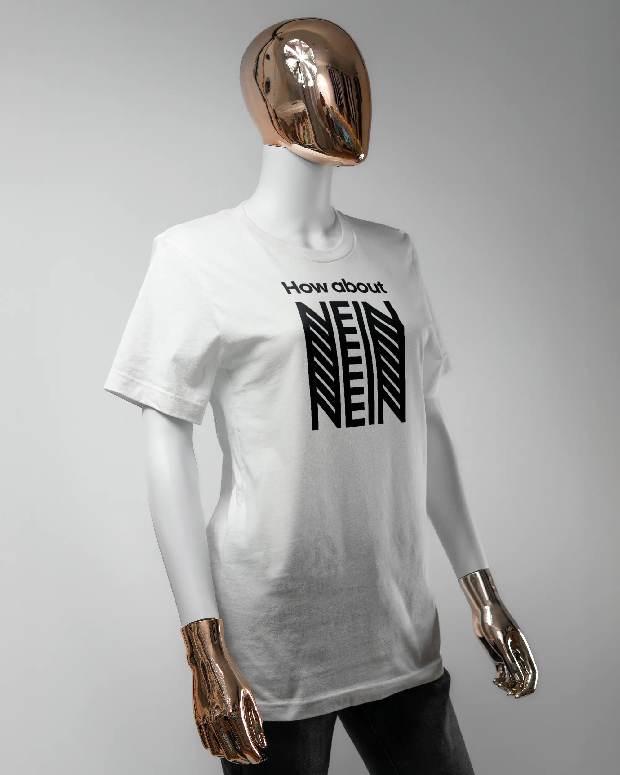 Vorderseite des Basic Unisex T-Shirt Light von Maondo mit dem Design How about nein in der Farbe White und in der Größe S getragen von einer femininen Puppe