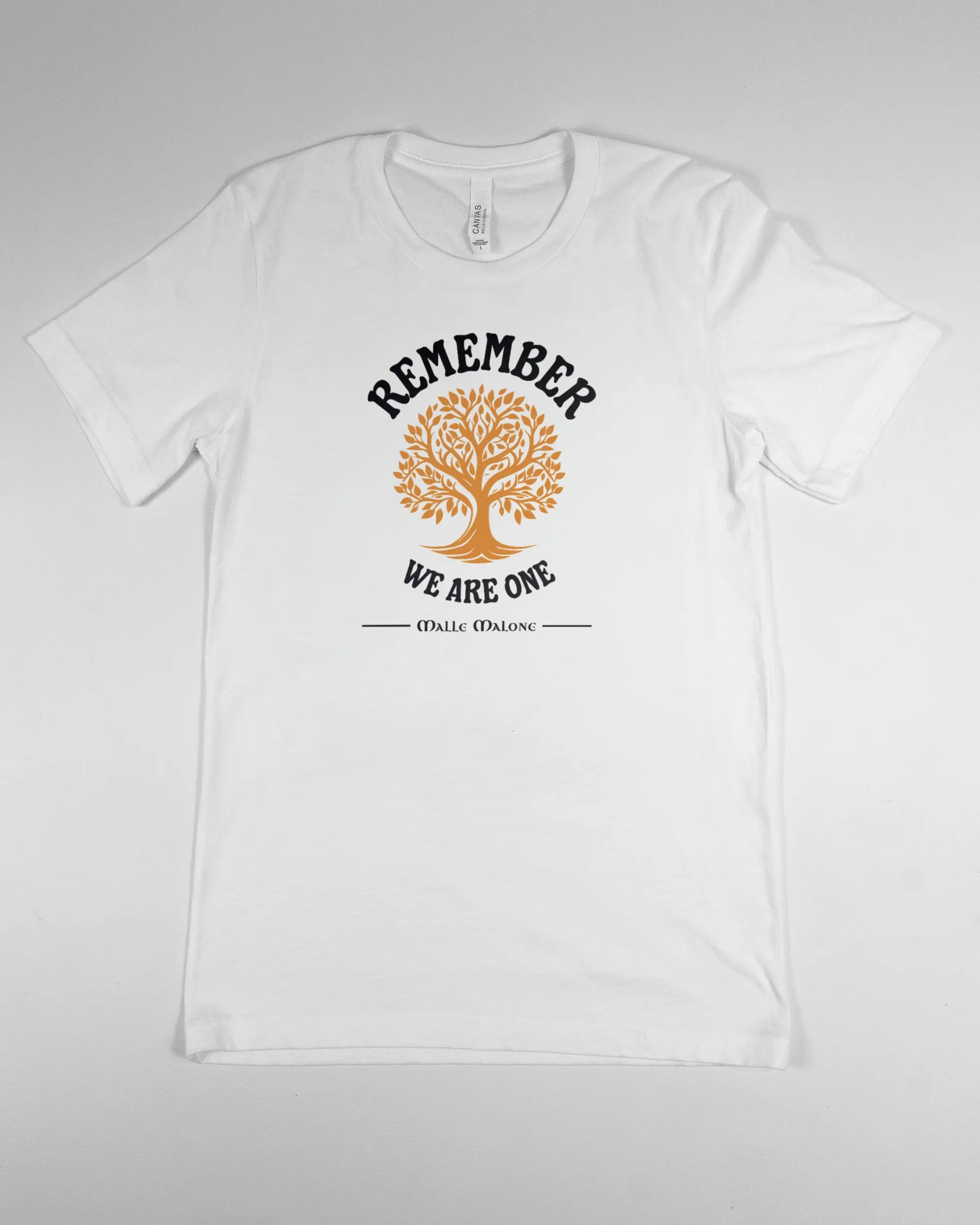 Vorderseite des Basic Unisex T-Shirt Light von Maondo mit dem Design We are one in der Farbe White und in der Größe S flach auf den Boden gelegt