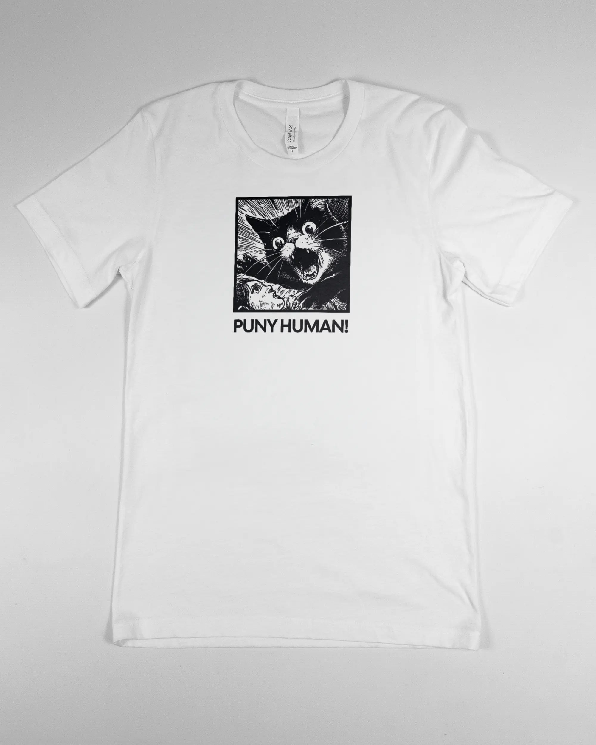 Vorderseite des Basic Unisex T-Shirt Light von Maondo mit dem Design Puny Human in der Farbe White und in der Größe S flach auf den Boden gelegt