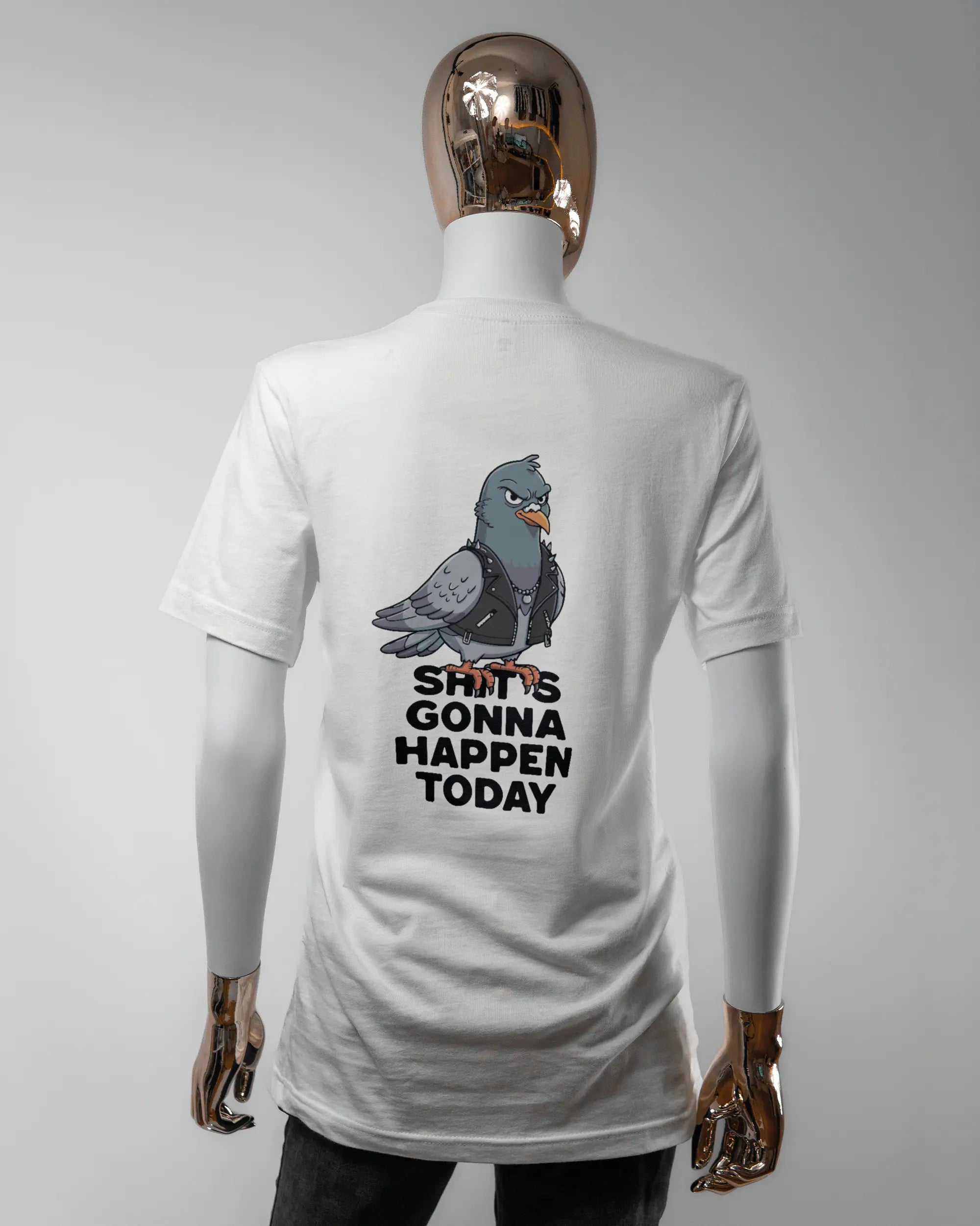 Rückseite des Basic Unisex T-Shirt Light von Maondo mit dem Design Pigeon Pun in der Farbe White und in der Größe S getragen von einer femininen Puppe