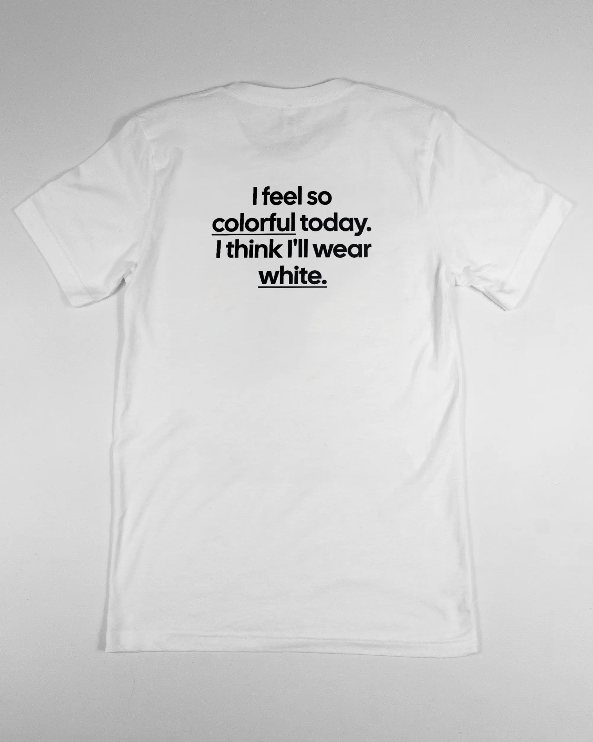 Rückseite des Basic Unisex T-Shirt Light von Maondo mit dem Design Colorful Day in der Farbe White und in der Größe S flach auf den Boden gelegt