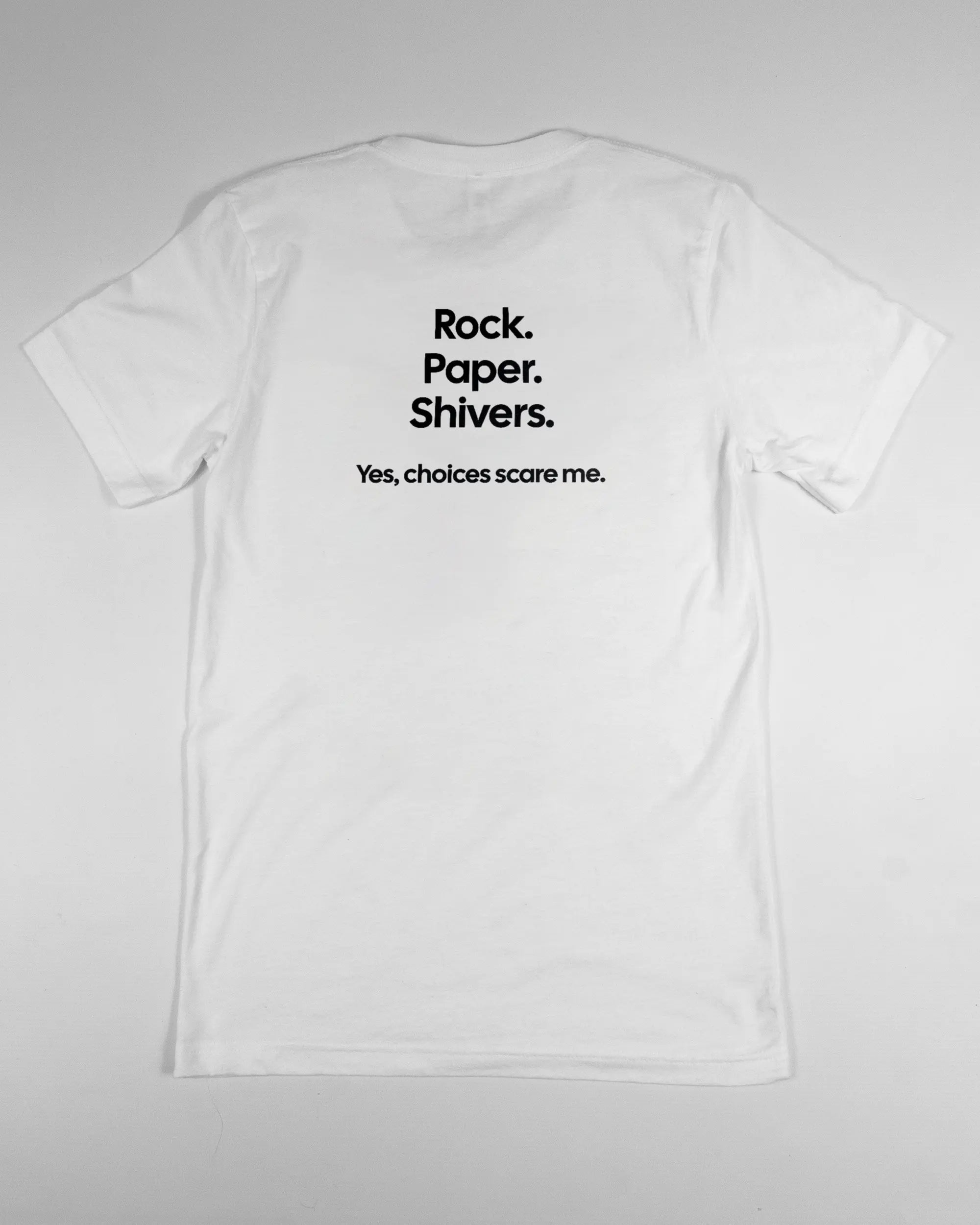 Rückseite des Basic Unisex T-Shirt Light von Maondo mit dem Design Rock Paper Shivers in der Farbe White und in der Größe S flach auf den Boden gelegt