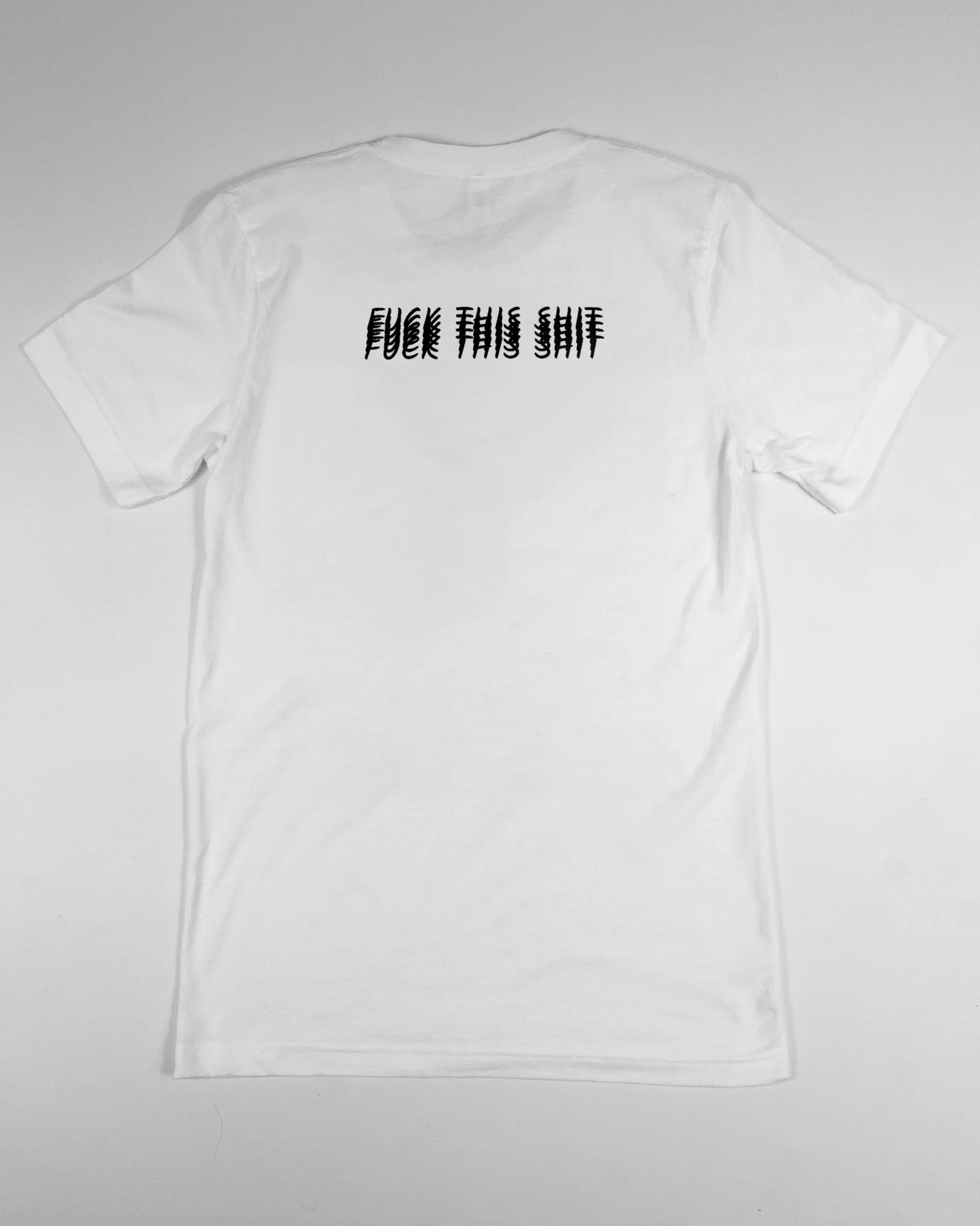 Rückseite des Basic Unisex T-Shirt Light von Maondo mit dem Design Hidden Message in der Farbe White und in der Größe S flach auf den Boden gelegt