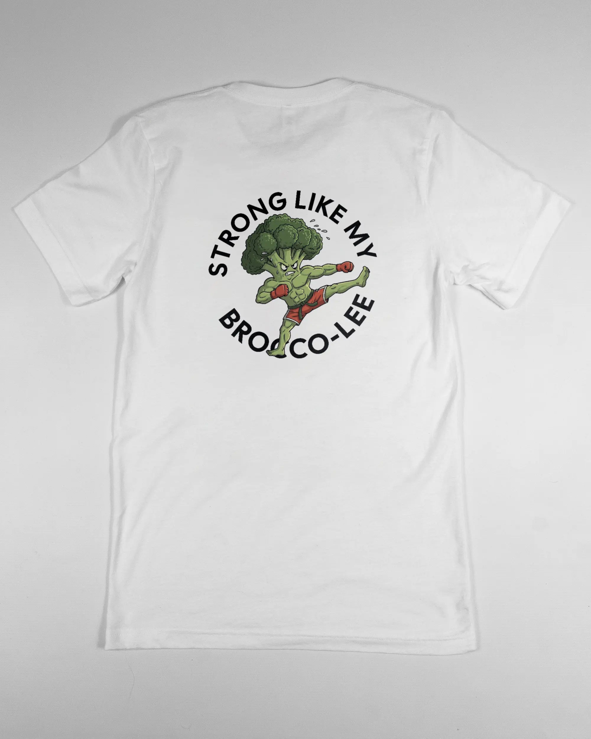 Rückseite des Basic Unisex T-Shirt Light von Maondo mit dem Design Brocco-Lee in der Farbe White und in der Größe S flach auf den Boden gelegt