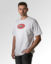 Primärer Modelshot der Druckseite des Organic Unisex T-Shirts von Maondo im Oversized Fit mit dem Design Saftspender in der Farbe White