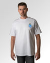 Primärer Modelshot der Druckseite des Organic Unisex T-Shirts von Maondo im Oversized Fit mit dem Design Taschenbot in der Farbe White