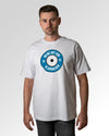 Primärer Modelshot der Druckseite des Organic Unisex T-Shirts von Maondo im Oversized Fit mit dem Design Blaumachen in der Farbe White