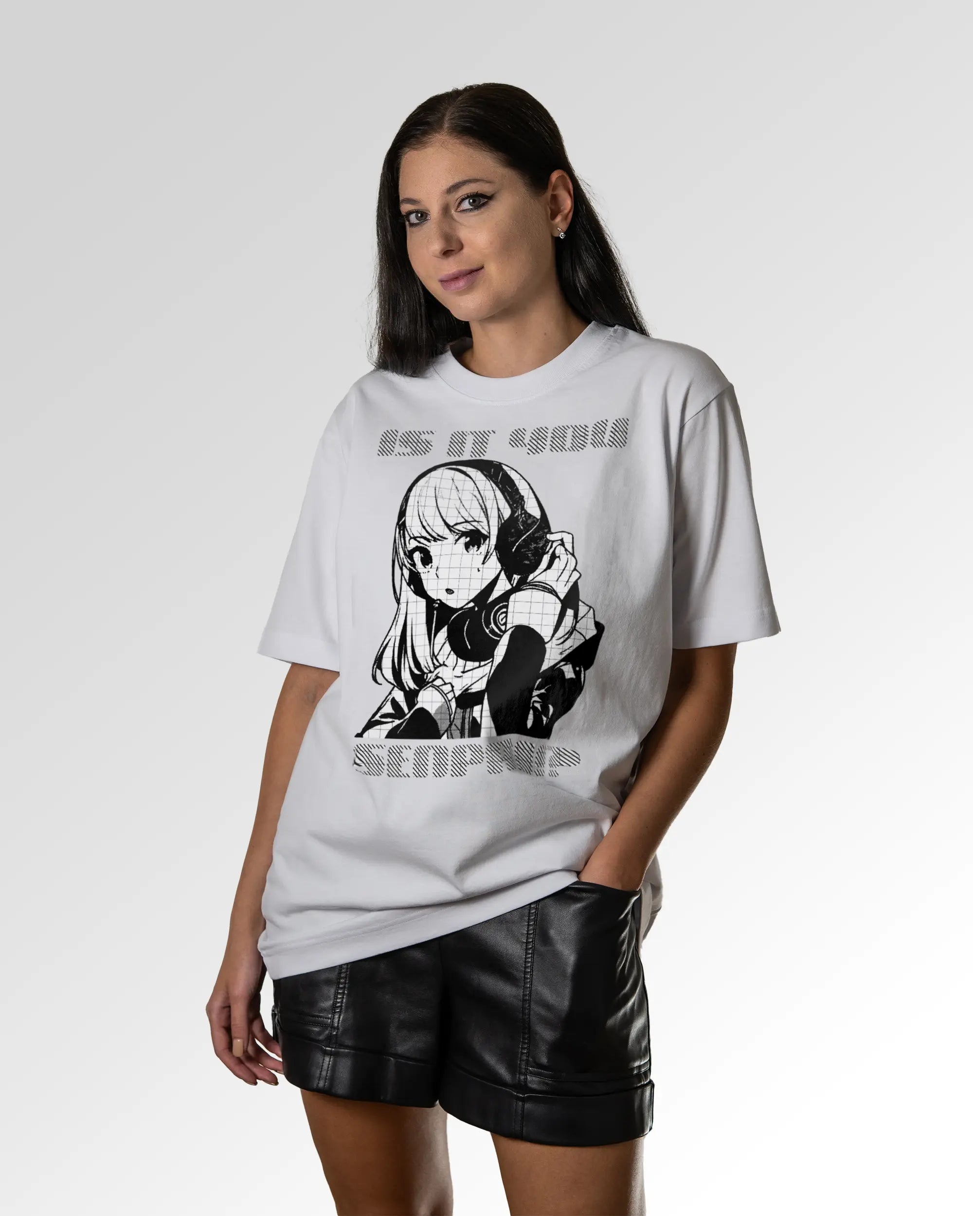 Sekundärer Modelshot der Druckseite des Organic Unisex T-Shirts von Maondo im Oversized Fit mit dem Design Senpai it is in der Farbe White