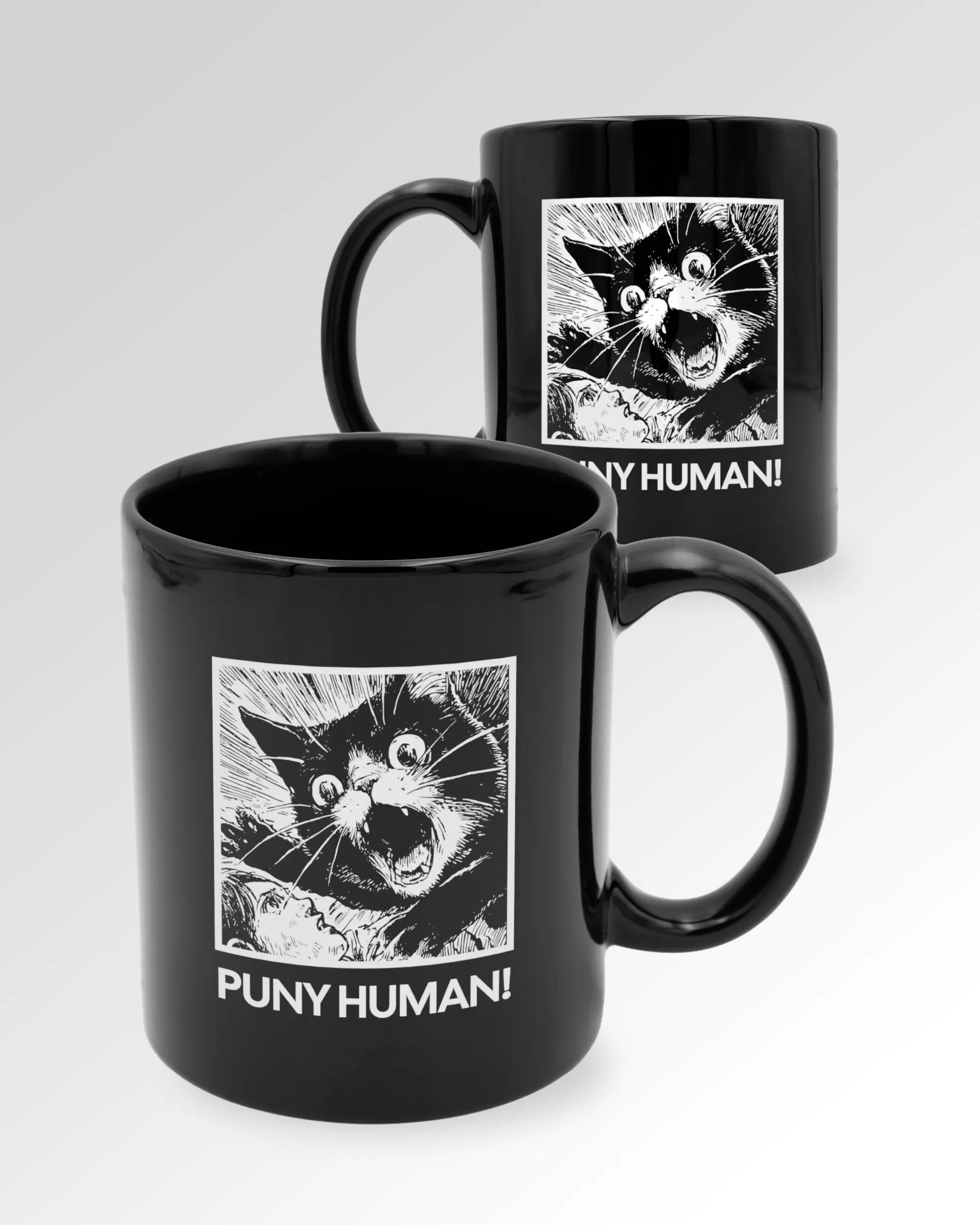 Seitenansicht der beidseitig bedruckten Keramiktasse von Maondo mit dem Design Puny Human in der Farbe Black