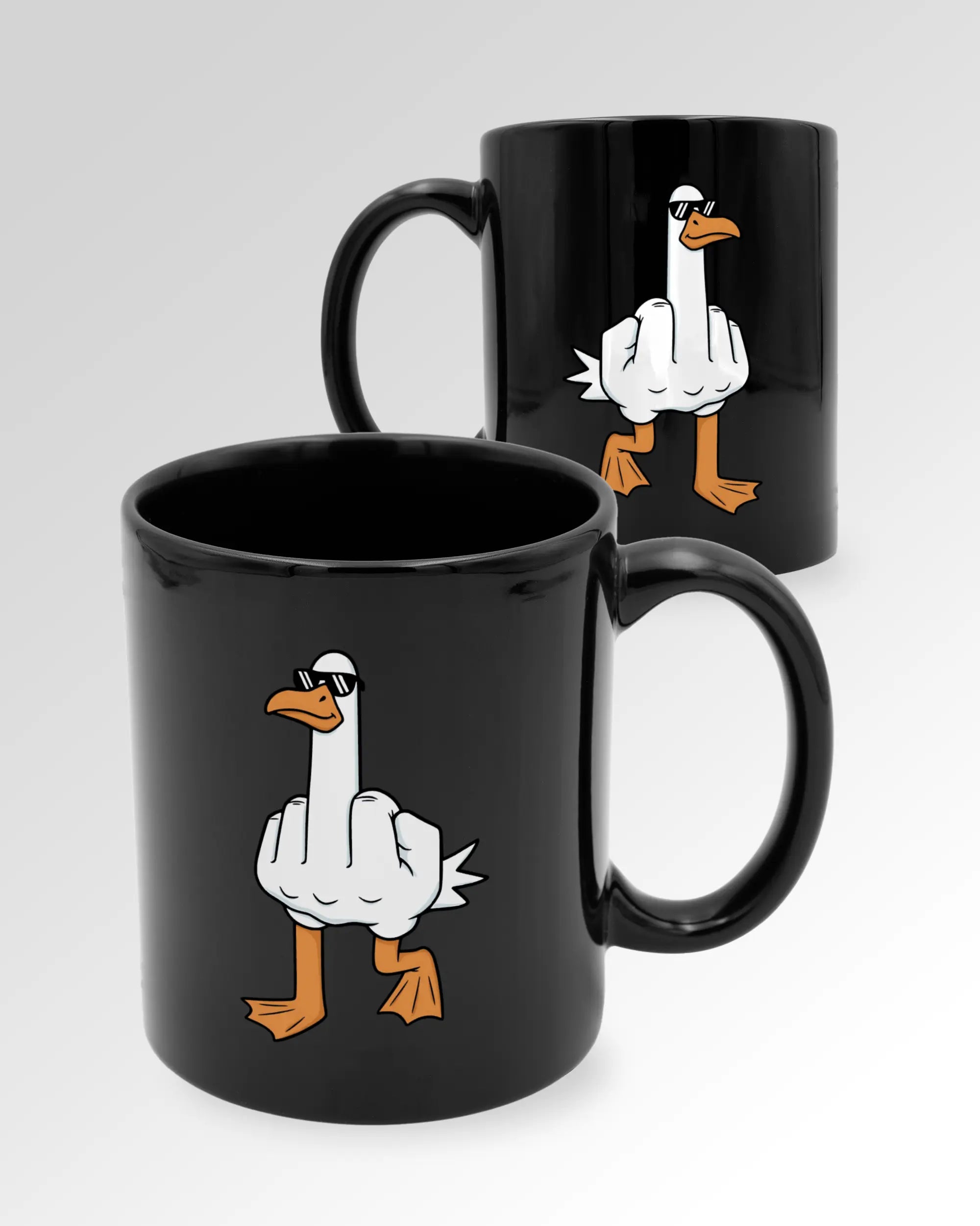 Seitenansicht der beidseitig bedruckten Keramiktasse von Maondo mit dem Design I give a duck in der Farbe Black