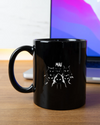 Homeoffice Aufnahme der beidseitig bedruckten Keramik Tasse von Maondo mit dem Design Miau Gang in der Farbe Schwarz