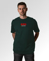 Männlicher Modelshot der primären Druckseite des Organic Unisex T-Shirts von Maondo im Oversized Fit mit dem Design Authentic Shit in der Farbe Glazed Green