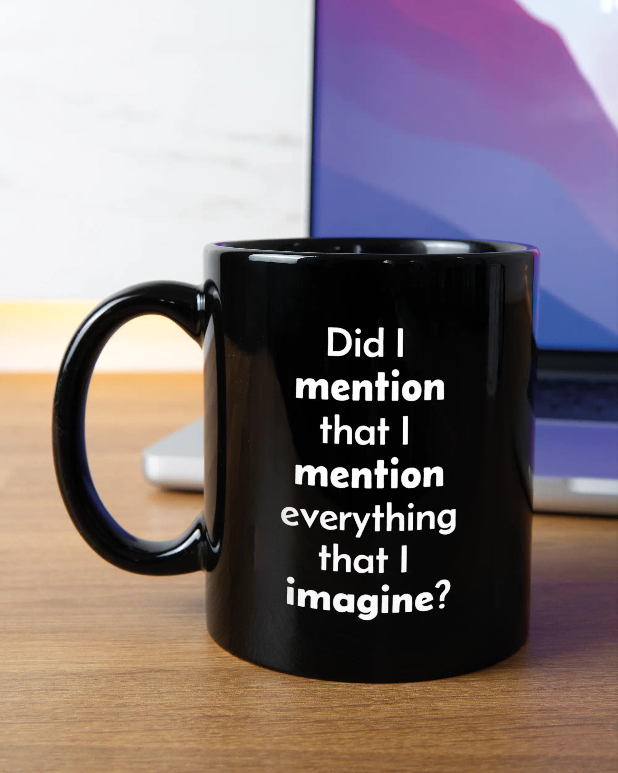 Homeoffice Aufnahme der linken Seite der beidseitig bedruckten Keramiktasse von Maondo mit dem Design Did I mention in der Farbe Black