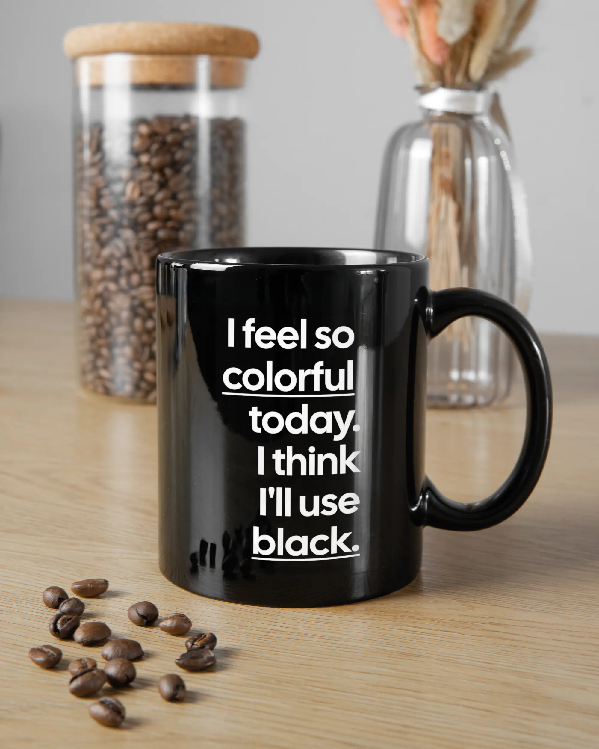 Küchentischansicht der rechten Seite der beidseitig bedruckten Keramiktasse von Maondo mit dem Design Colorful Day in der Farbe Black