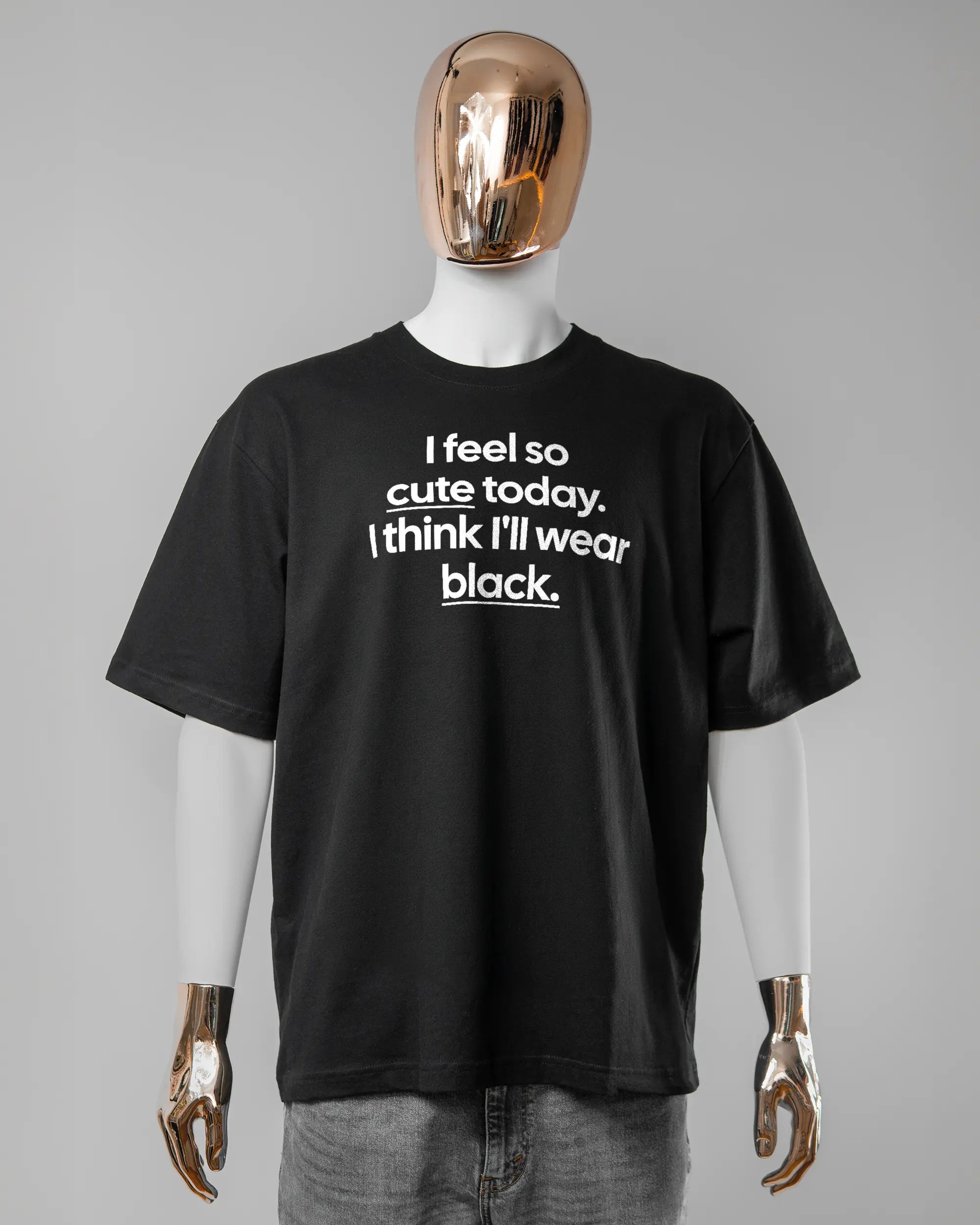 Vorderseite des Basic Unisex T-Shirt Oversized von Maondo mit dem Design Colorful Day in der Farbe Black und in der Größe L getragen von einer maskulinen Puppe