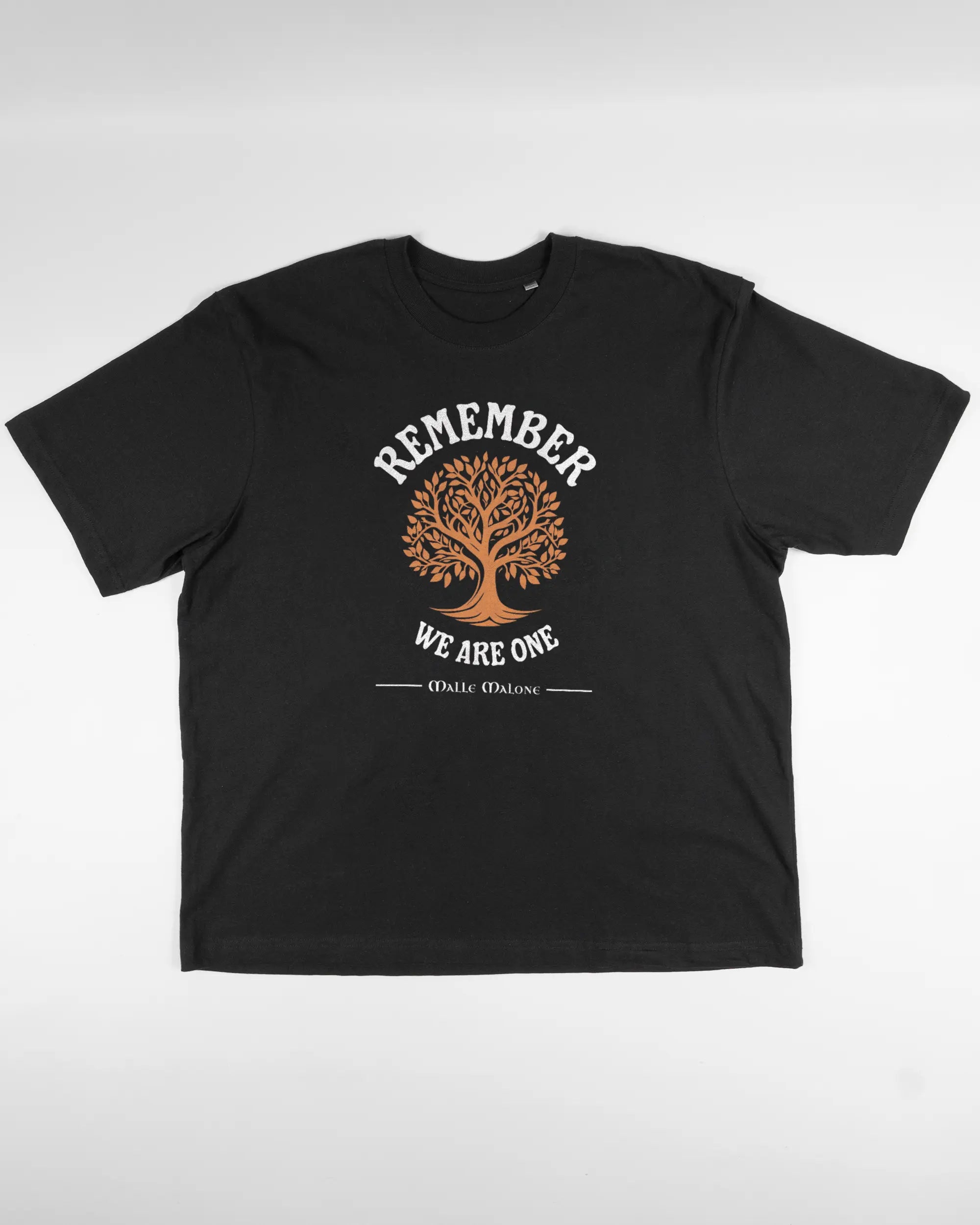 Vorderseite des Basic Unisex T-Shirt Oversized von Maondo mit dem Design We are one in der Farbe Black und in der Größe L flach auf den Boden gelegt