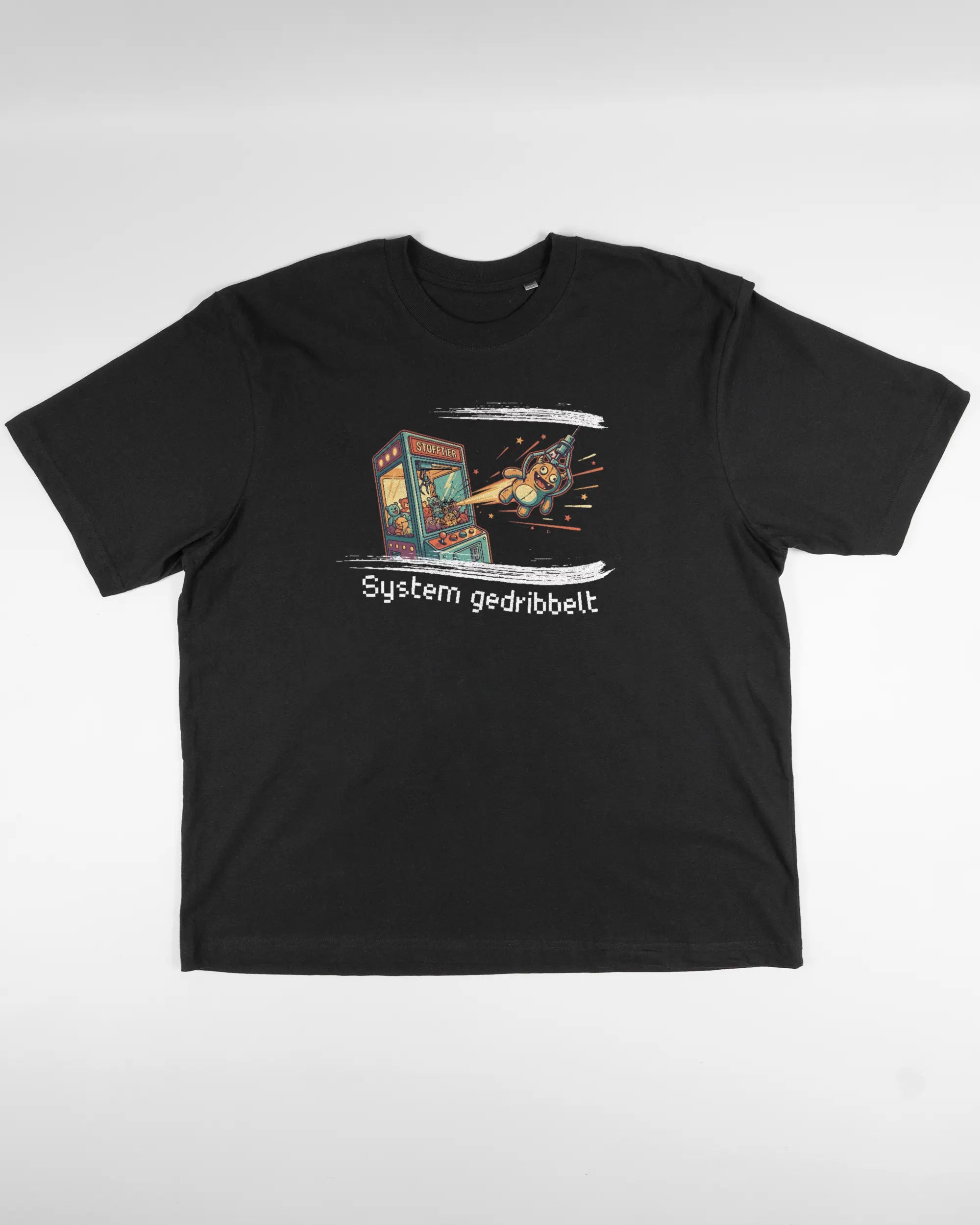 Vorderseite des Basic Unisex T-Shirt Oversized von Maondo mit dem Design System gedribbelt in der Farbe Black und in der Größe L flach auf den Boden gelegt