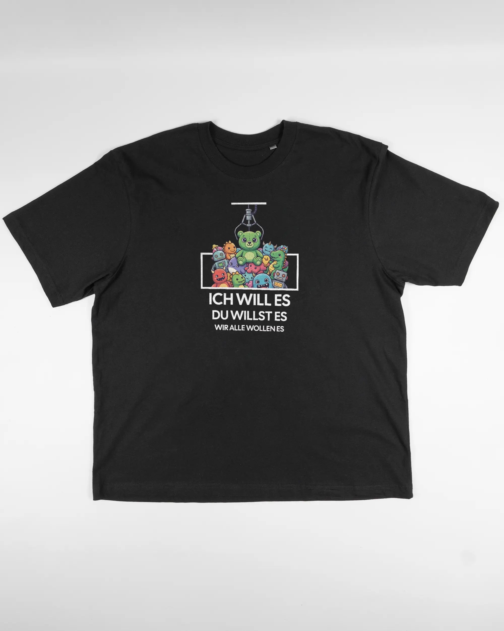 Vorderseite des Basic Unisex T-Shirt Oversized von Maondo mit dem Design Will Stofftier in der Farbe Black und in der Größe L flach auf den Boden gelegt