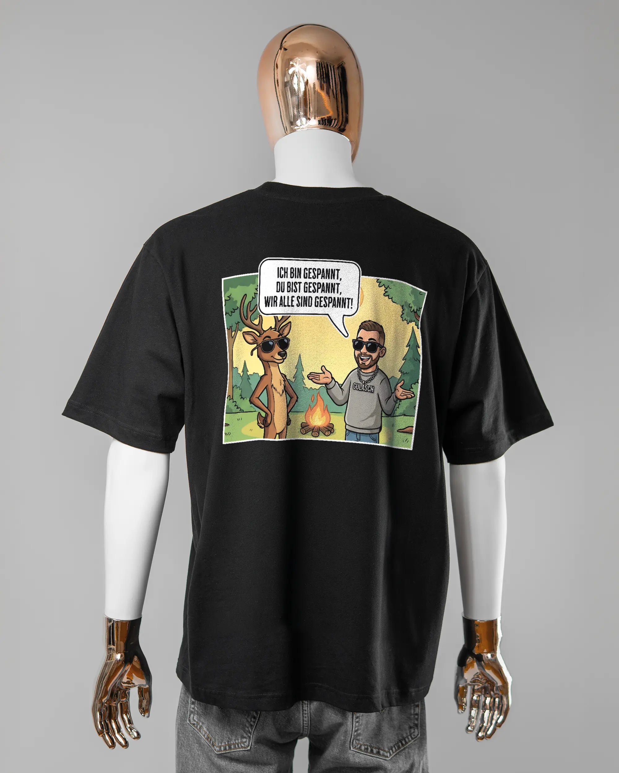 Rückseite des Basic Unisex T-Shirt Oversized von Maondo mit dem Design Vollspannung in der Farbe Black und in der Größe L getragen von einer maskulinen Puppe