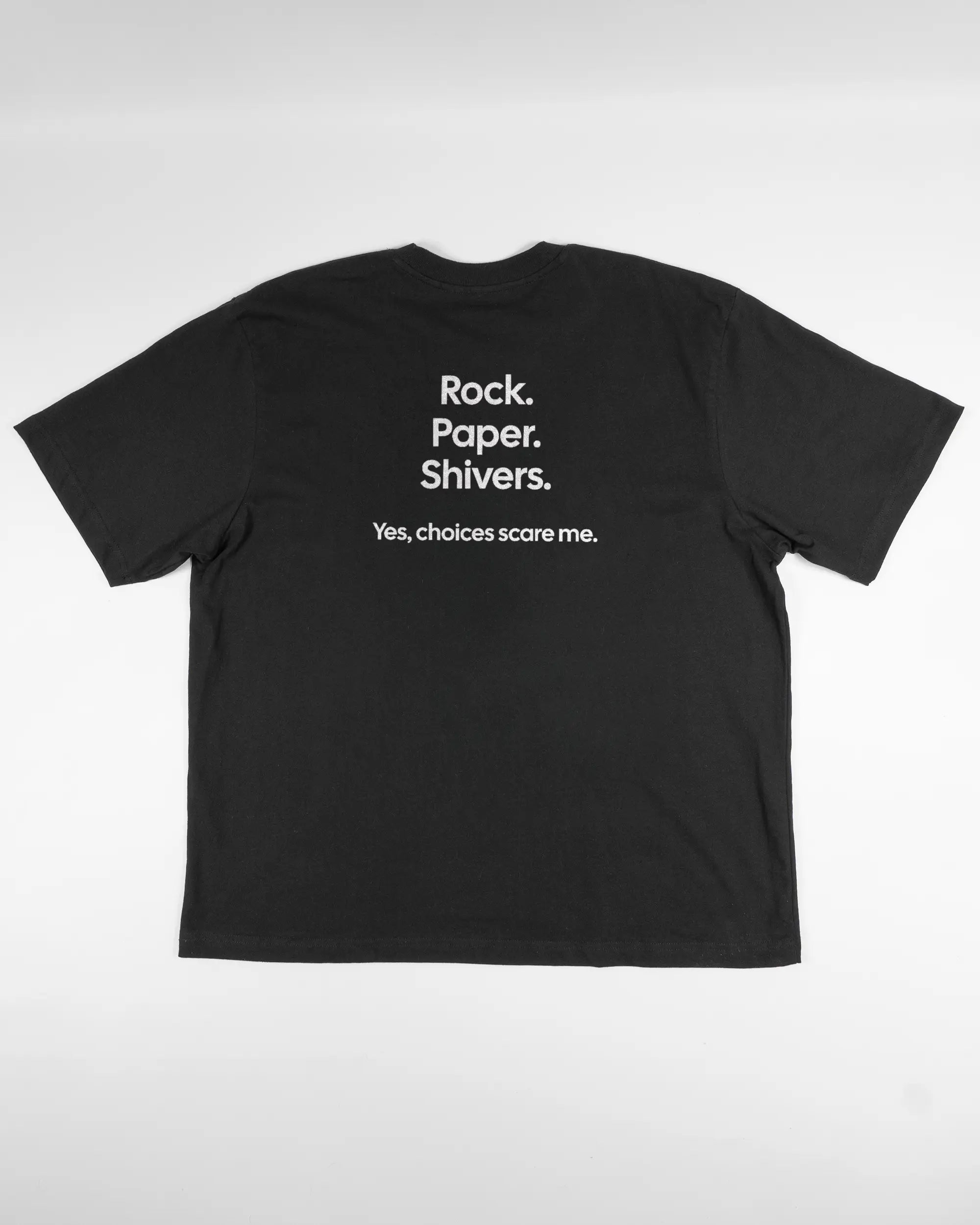 Rückseite des Basic Unisex T-Shirt Oversized von Maondo mit dem Design Rock Paper Shivers in der Farbe Black und in der Größe L flach auf den Boden gelegt
