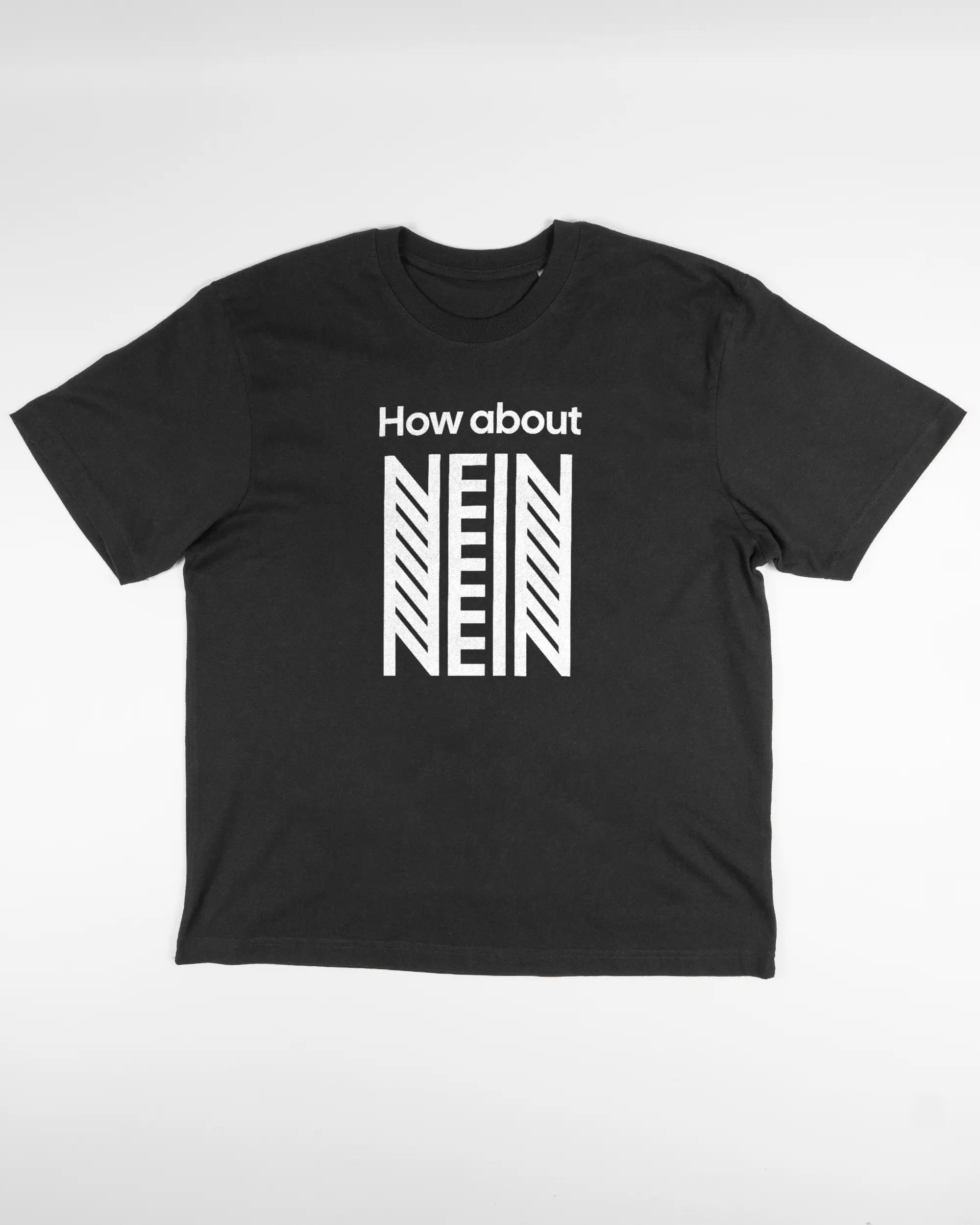 Vorderseite des Basic Unisex T-Shirt Oversized von Maondo mit dem Design How about nein in der Farbe Black und in der Größe S flach auf den Boden gelegt