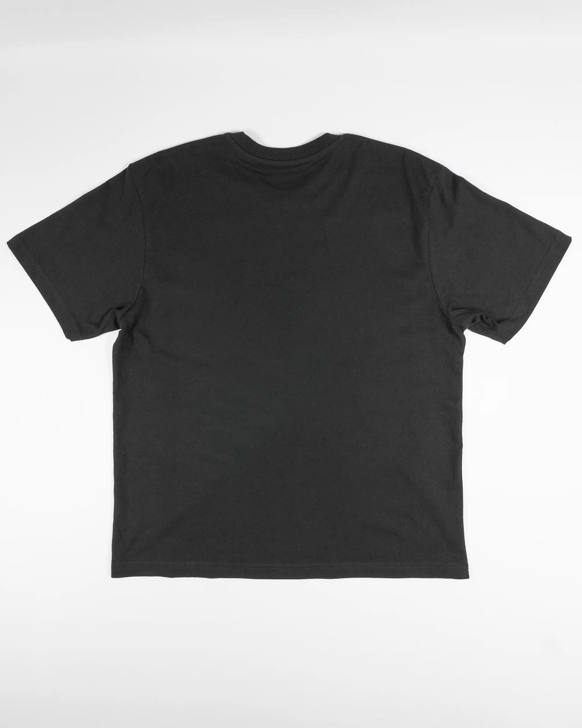 Rückseite des Basic Unisex T-Shirt Oversized von Maondo ohne Motiv in der Farbe Black und in der Größe S flach auf den Boden gelegt