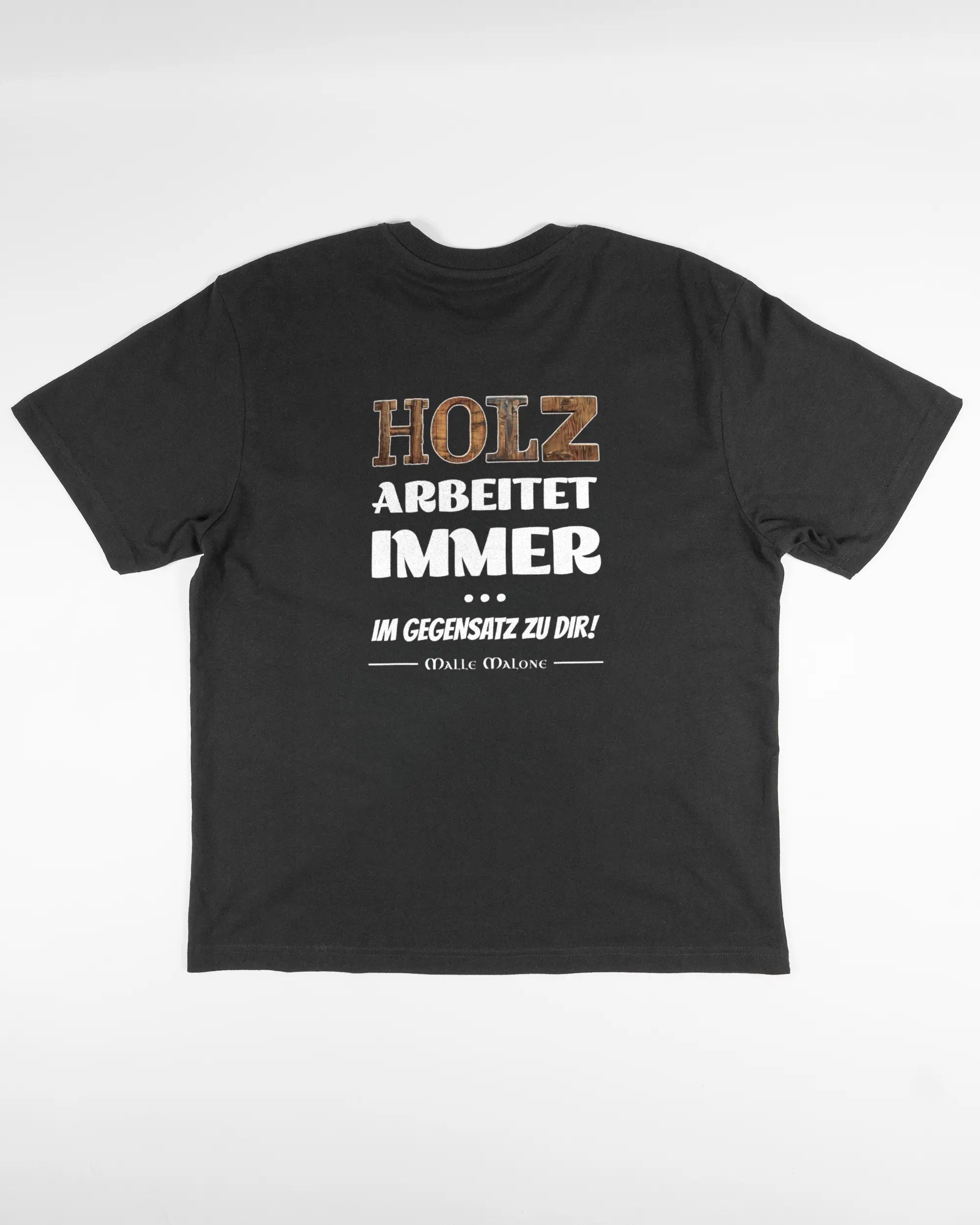 Rückseite des Basic Unisex T-Shirt Oversized von Maondo mit dem Design Holzarbeit in der Farbe Black und in der Größe S flach auf den Boden gelegt