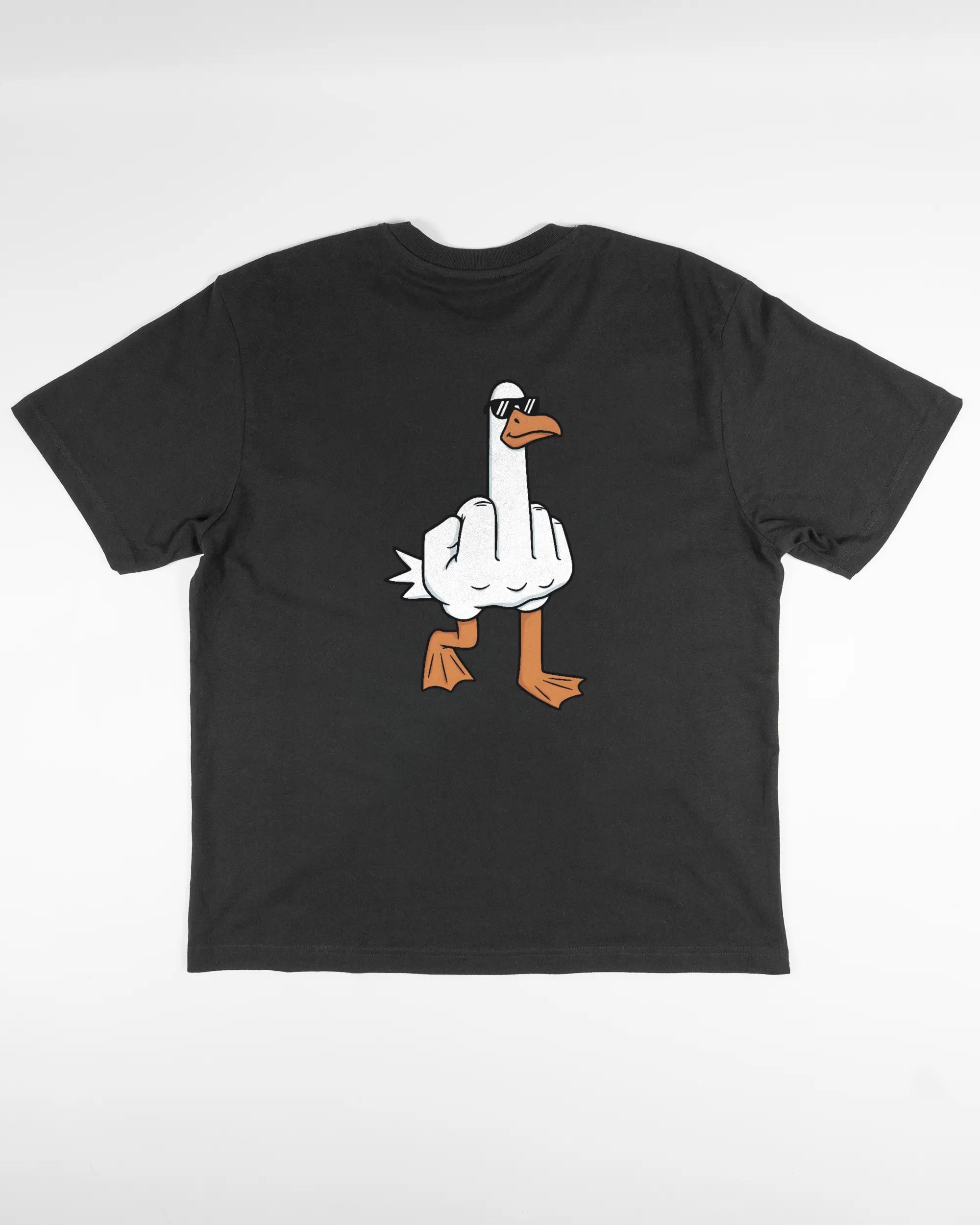 Rückseite des Basic Unisex T-Shirt Oversized von Maondo mit dem Design I give a duck in der Farbe Black und in der Größe S flach auf den Boden gelegt