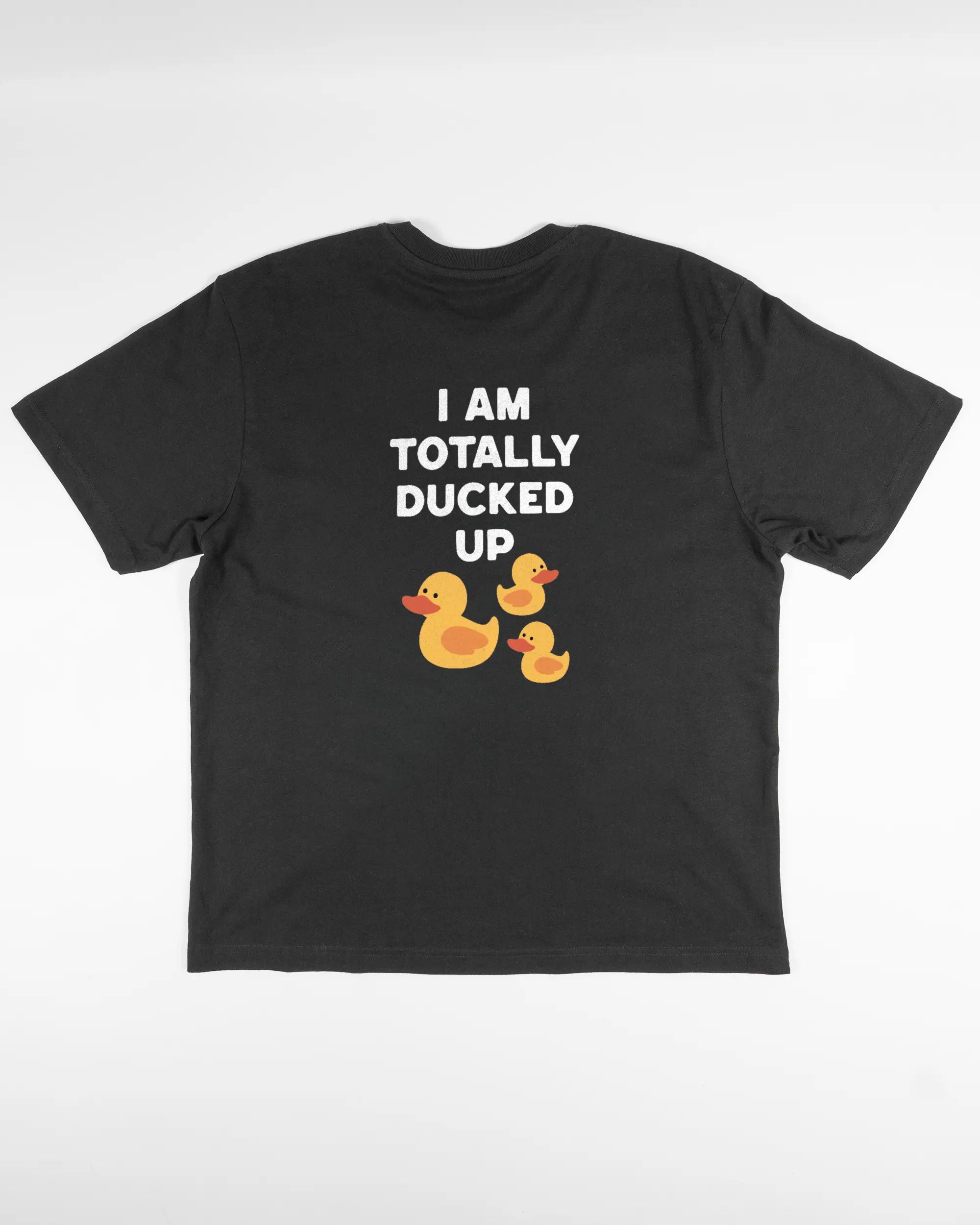 Rückseite des Basic Unisex T-Shirt Oversized von Maondo mit dem Design Ducked Up in der Farbe Black und in der Größe S flach auf den Boden gelegt