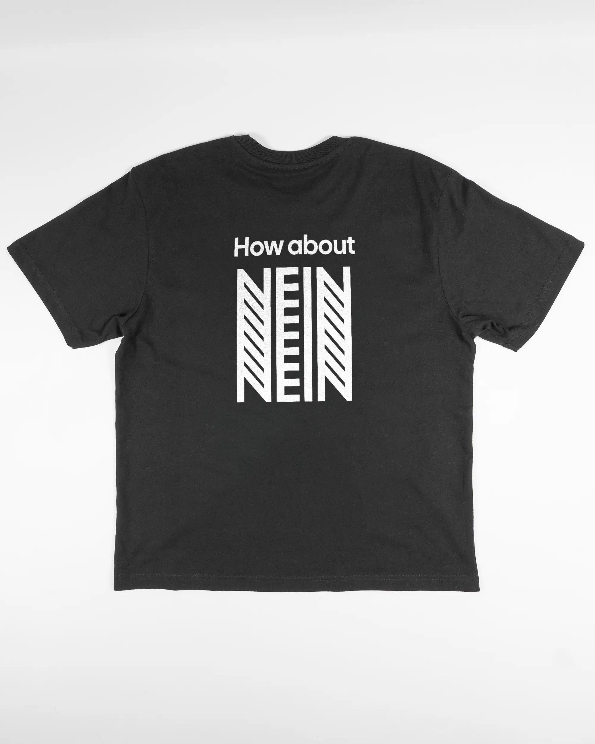 Rückseite des Basic Unisex T-Shirt Oversized von Maondo mit dem Design How about nein in der Farbe Black und in der Größe S flach auf den Boden gelegt