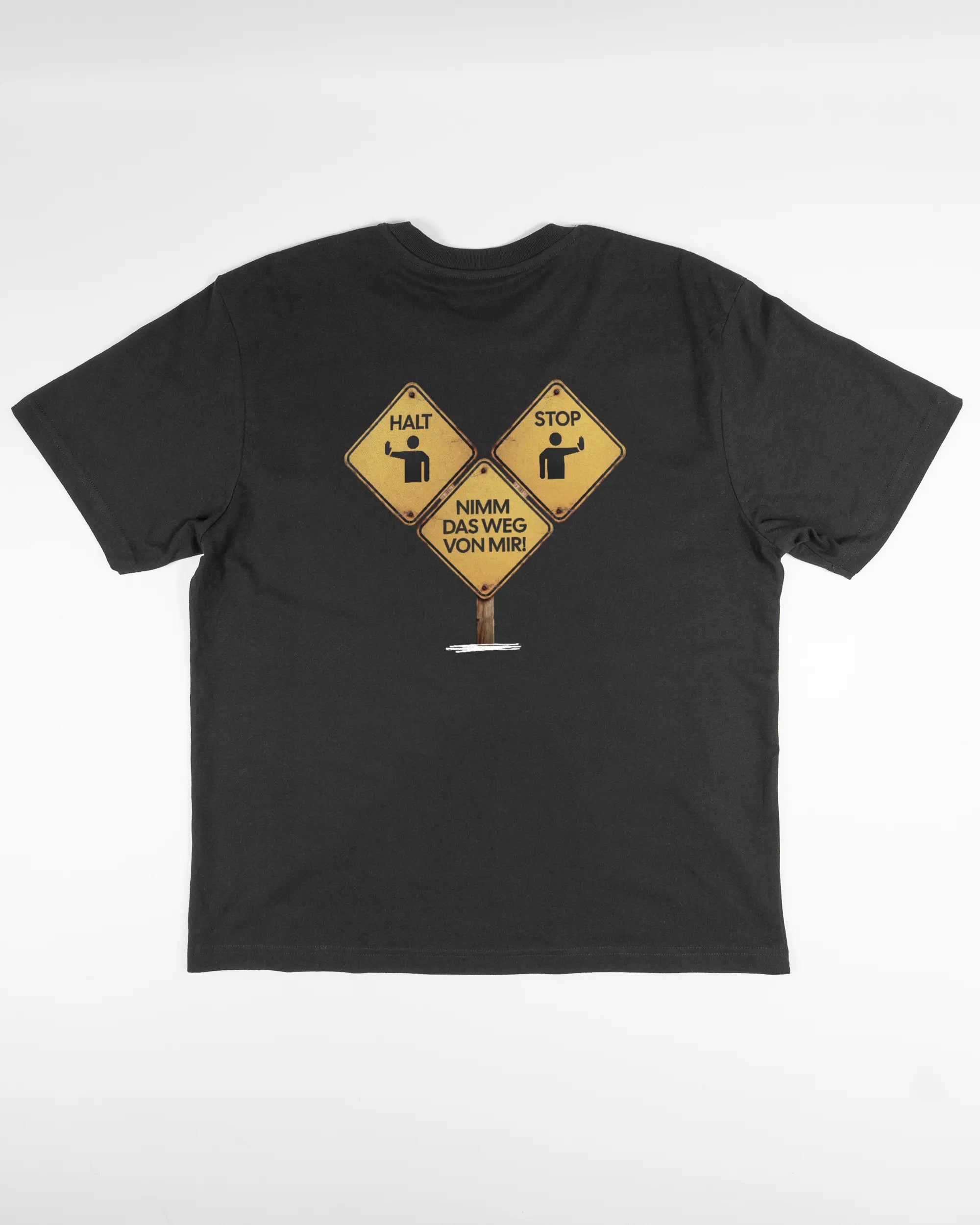 Rückseite des Basic Unisex T-Shirt Oversized von Maondo mit dem Design Schutzschild in der Farbe Black und in der Größe S flach auf den Boden gelegt