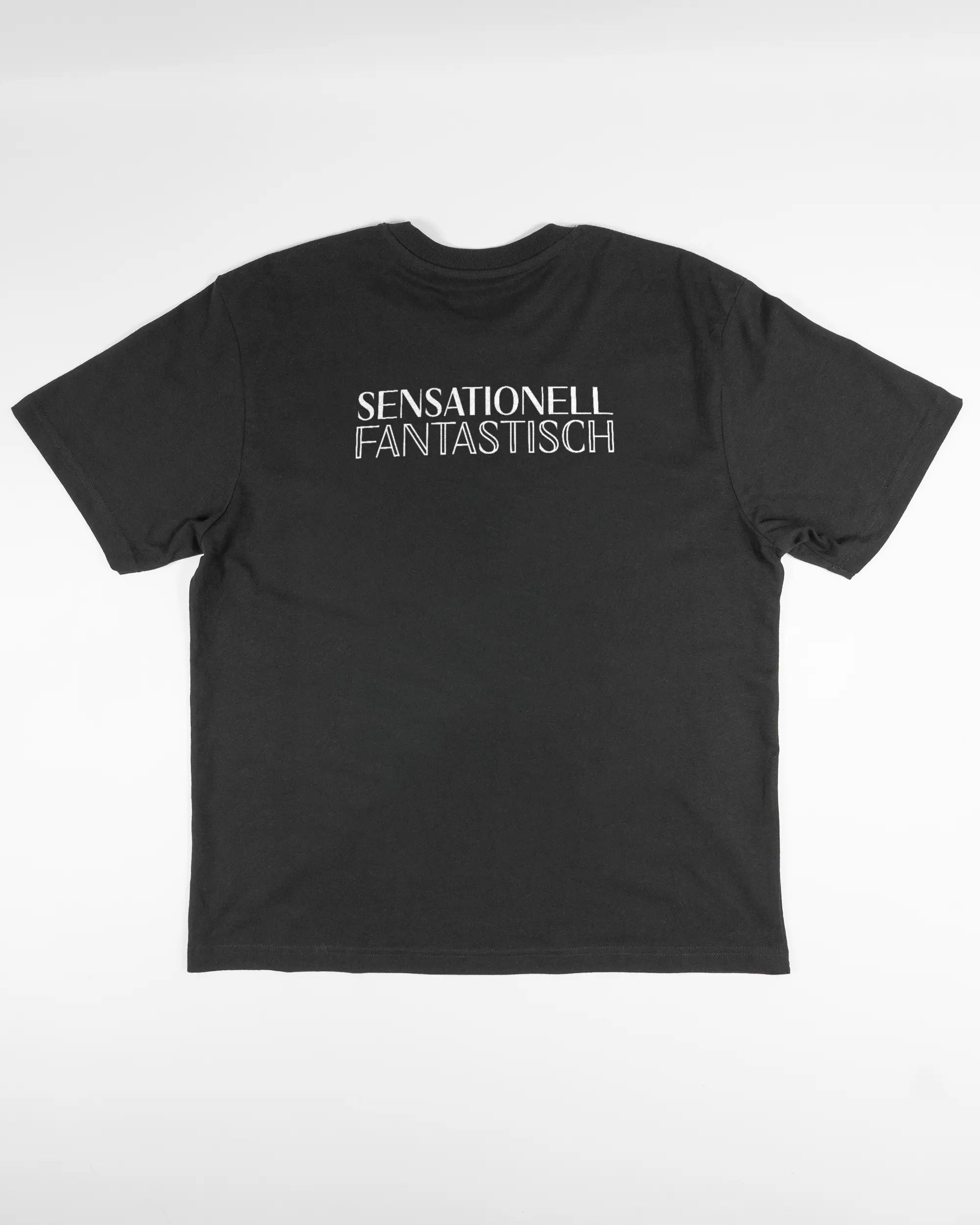 Rückseite des Basic Unisex T-Shirt Oversized von Maondo mit dem Design Sensationell in der Farbe Black und in der Größe S flach auf den Boden gelegt