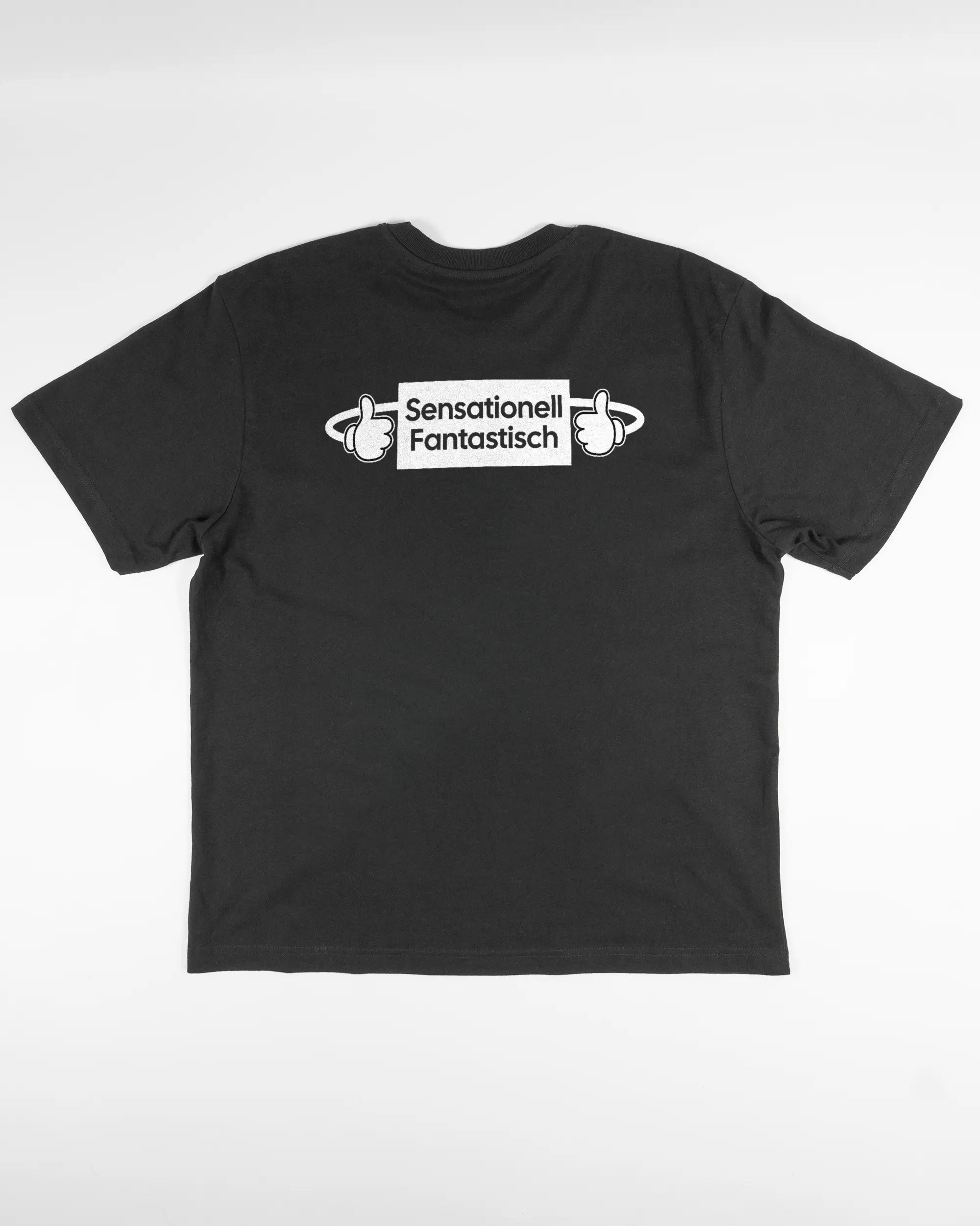 Rückseite des Basic Unisex T-Shirt Oversized von Maondo mit dem Design Fantastisch in der Farbe Black und in der Größe S flach auf den Boden gelegt