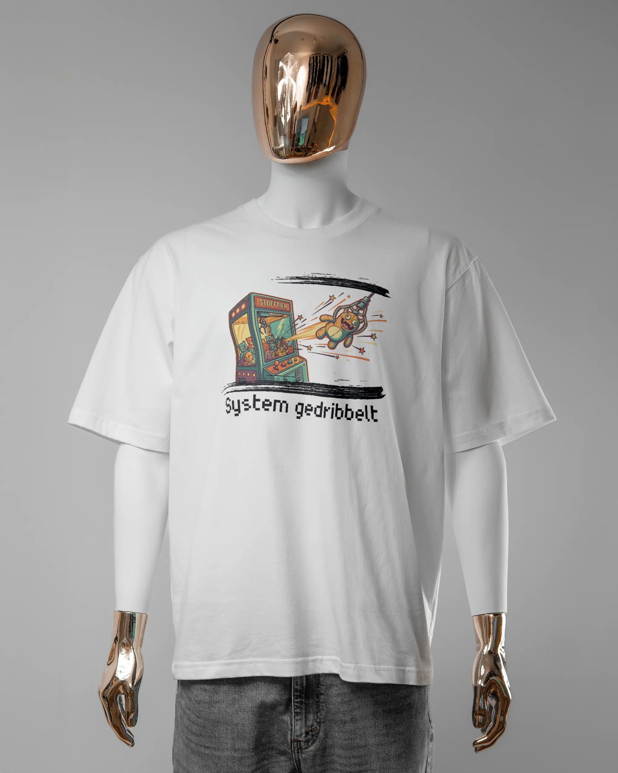 Vorderseite des Basic Unisex T-Shirt Oversized von Maondo mit dem Design System gedribbelt in der Farbe White und in der Größe L getragen von einer maskulinen Puppe