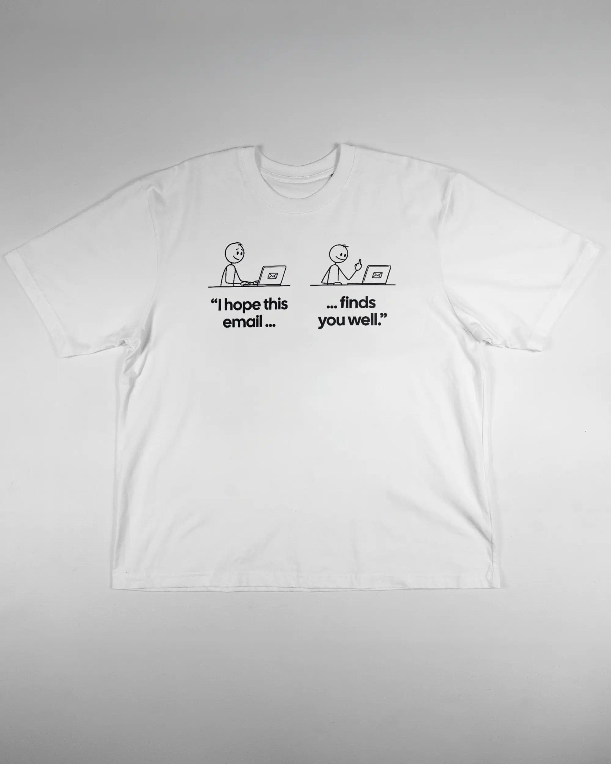 Vorderseite des Basic Unisex T-Shirt Oversized von Maondo mit dem Design Found me not well in der Farbe White und in der Größe L flach auf den Boden gelegt