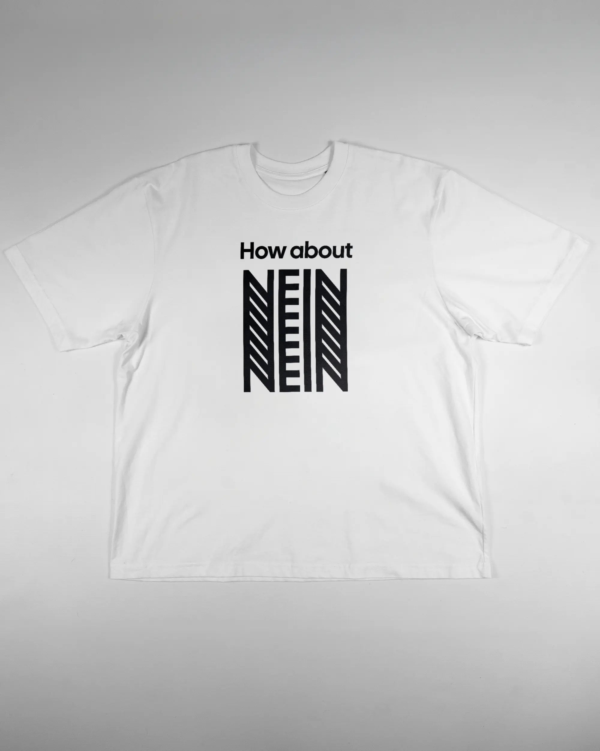Vorderseite des Basic Unisex T-Shirt Oversized von Maondo mit dem Design How about nein in der Farbe White und in der Größe L flach auf den Boden gelegt