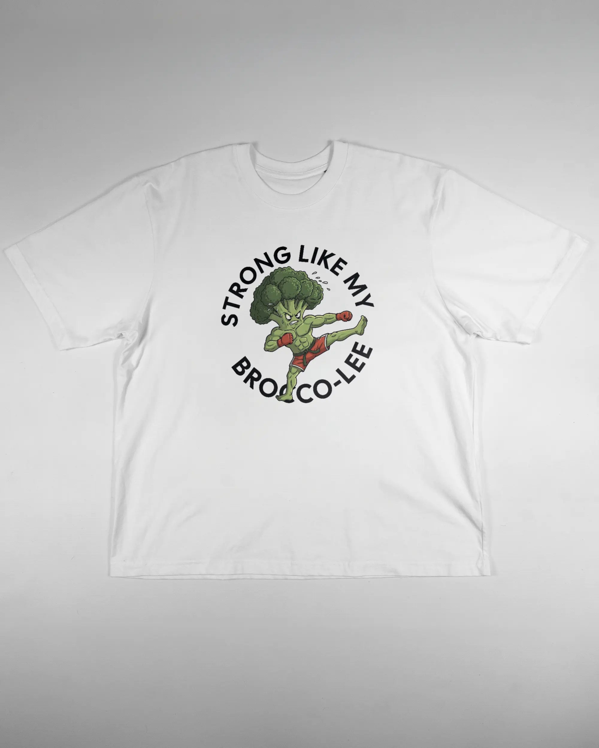 Vorderseite des Basic Unisex T-Shirt Oversized von Maondo mit dem Design Brocco-Lee in der Farbe White und in der Größe L flach auf den Boden gelegt