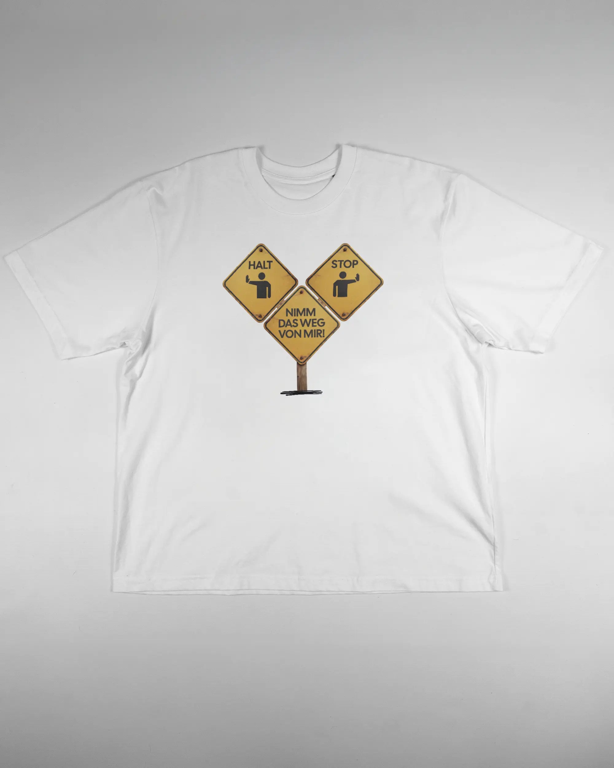 Vorderseite des Basic Unisex T-Shirt Oversized von Maondo mit dem Design Schutzschild in der Farbe White und in der Größe L flach auf den Boden gelegt