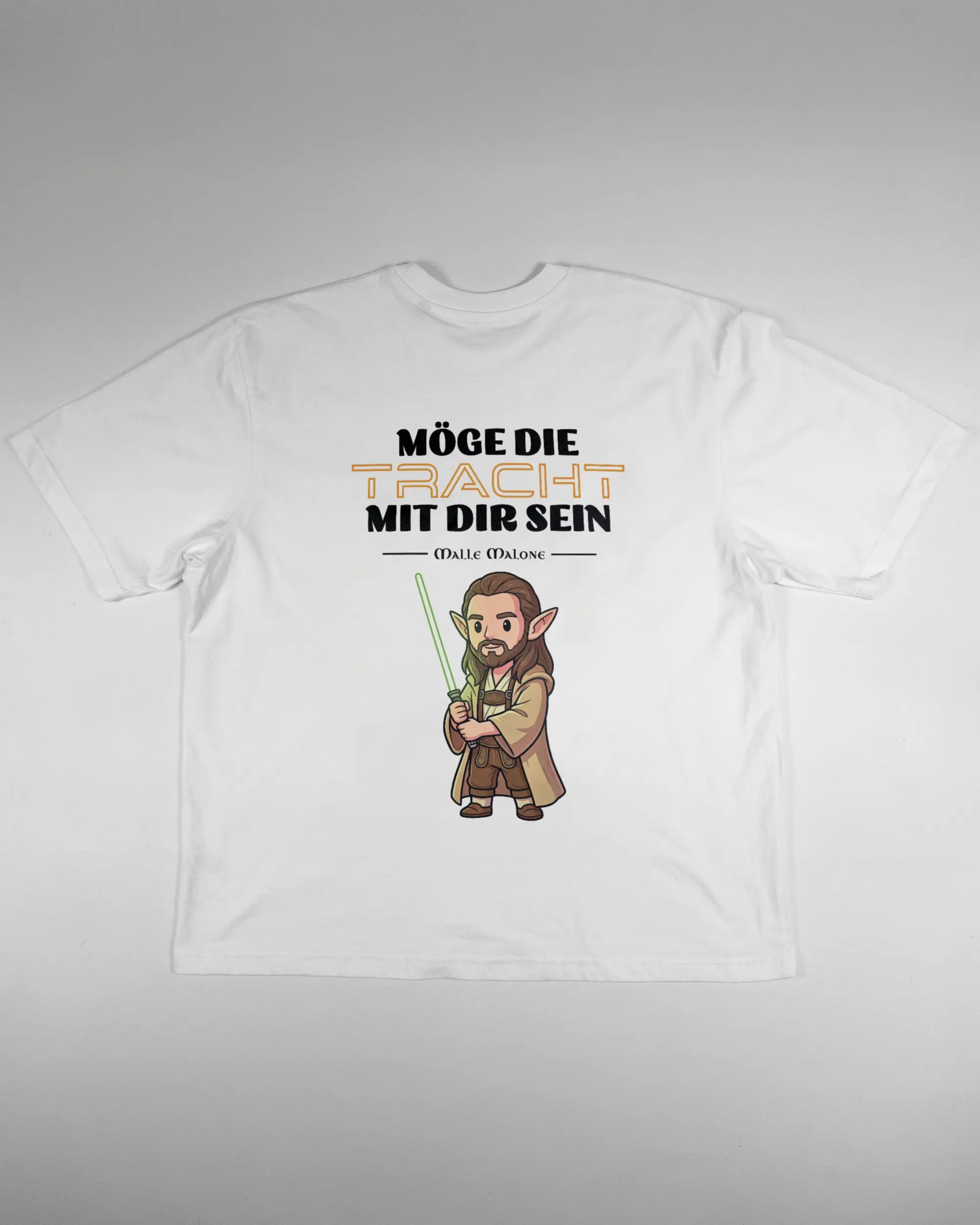 Rückseite des Basic Unisex T-Shirt Oversized von Maondo mit dem Design Tracht mit dir in der Farbe White und in der Größe L flach auf den Boden gelegt