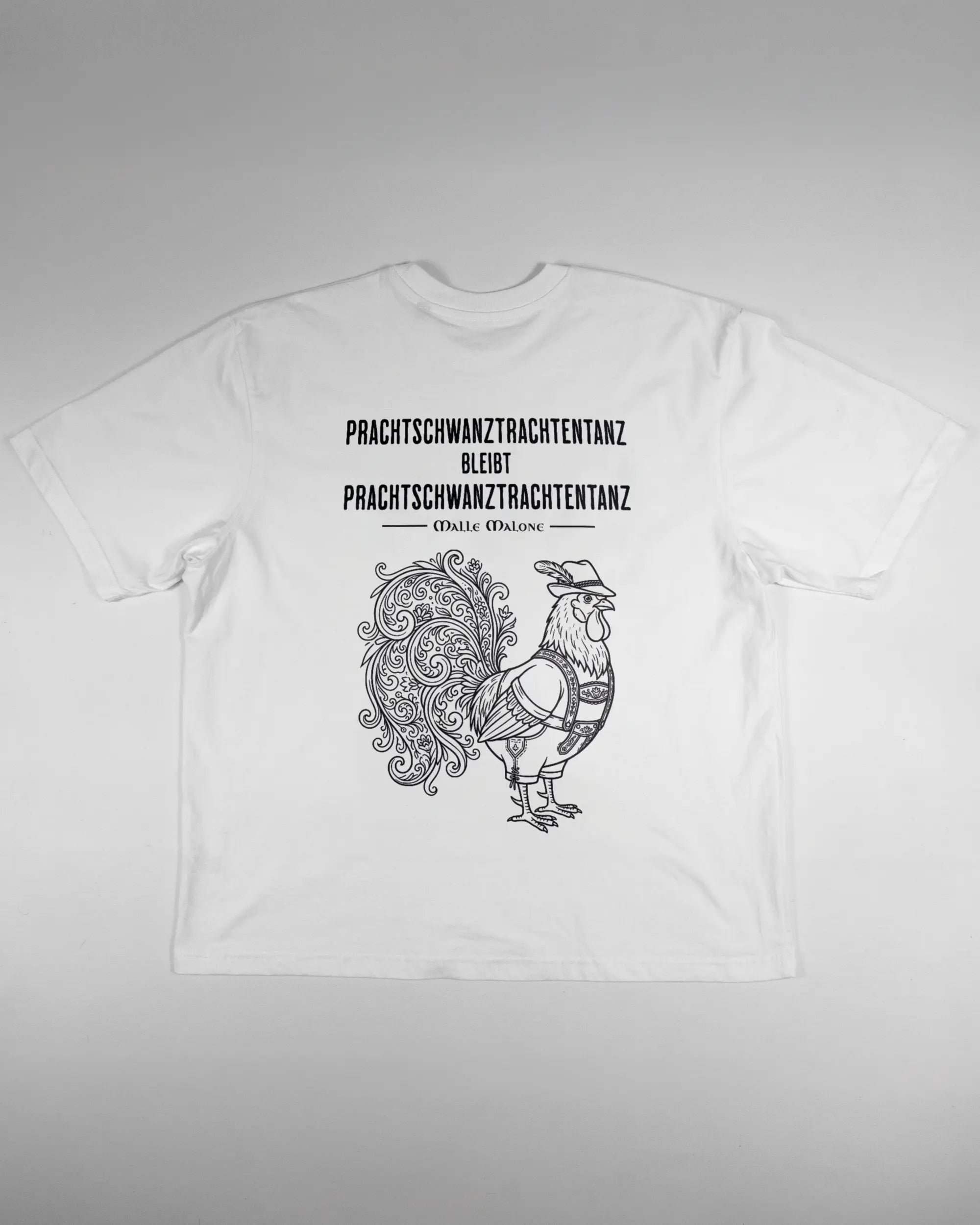 Rückseite des Basic Unisex T-Shirt Oversized von Maondo mit dem Design Trachtentanz in der Farbe White und in der Größe L flach auf den Boden gelegt