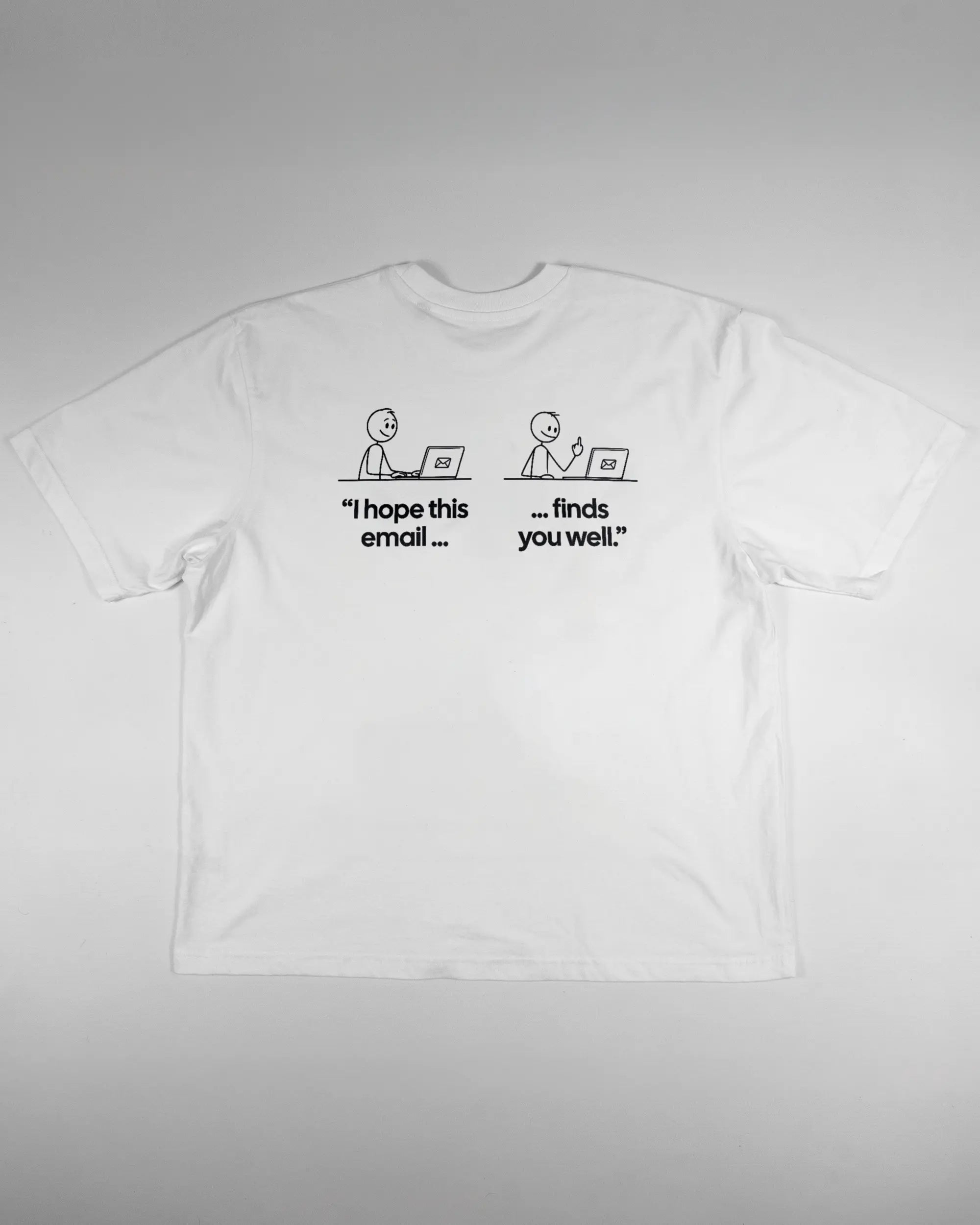 Rückseite des Basic Unisex T-Shirt Oversized von Maondo mit dem Design Found me not well in der Farbe White und in der Größe L flach auf den Boden gelegt