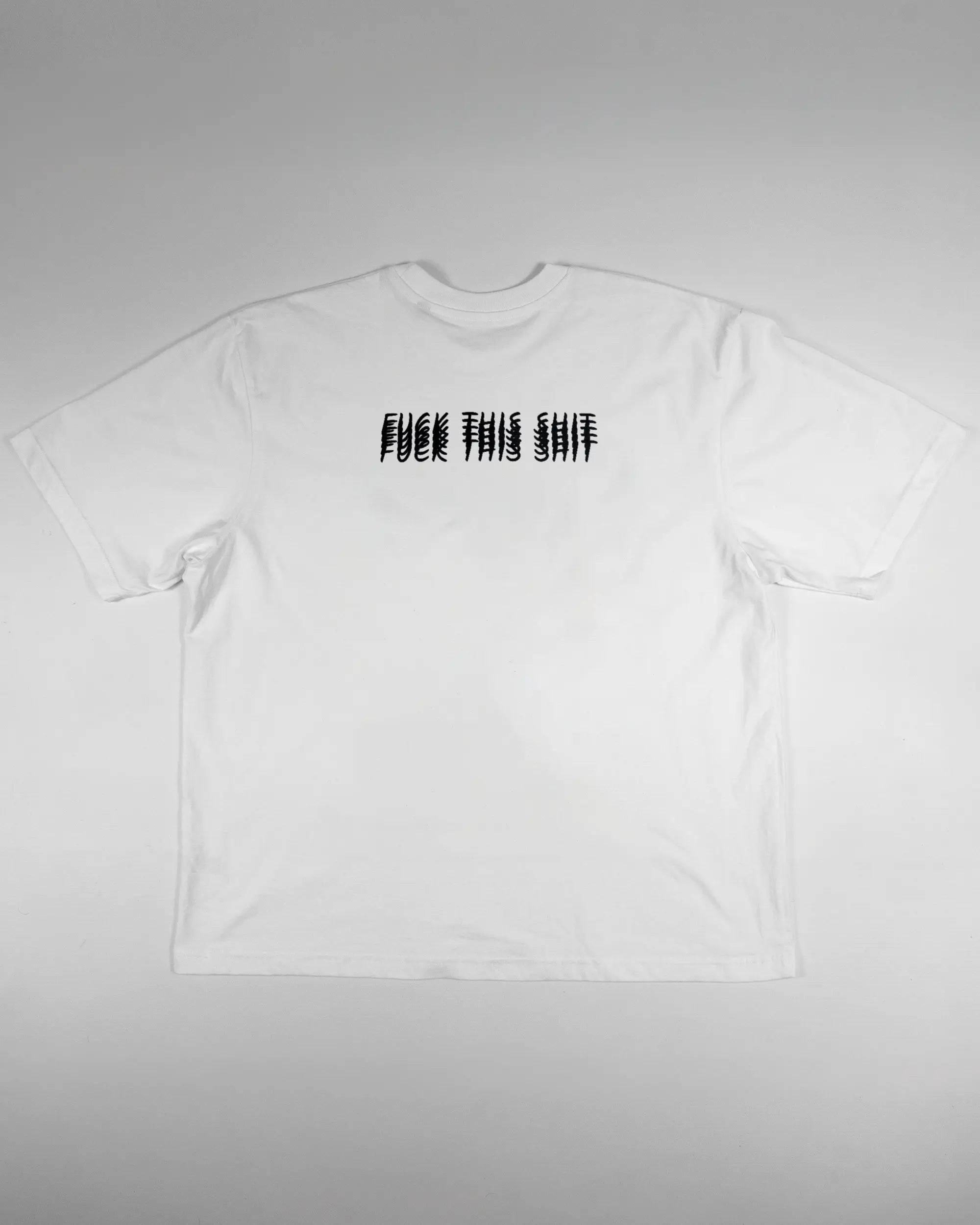 Rückseite des Basic Unisex T-Shirt Oversized von Maondo mit dem Design Hidden Message in der Farbe White und in der Größe L flach auf den Boden gelegt