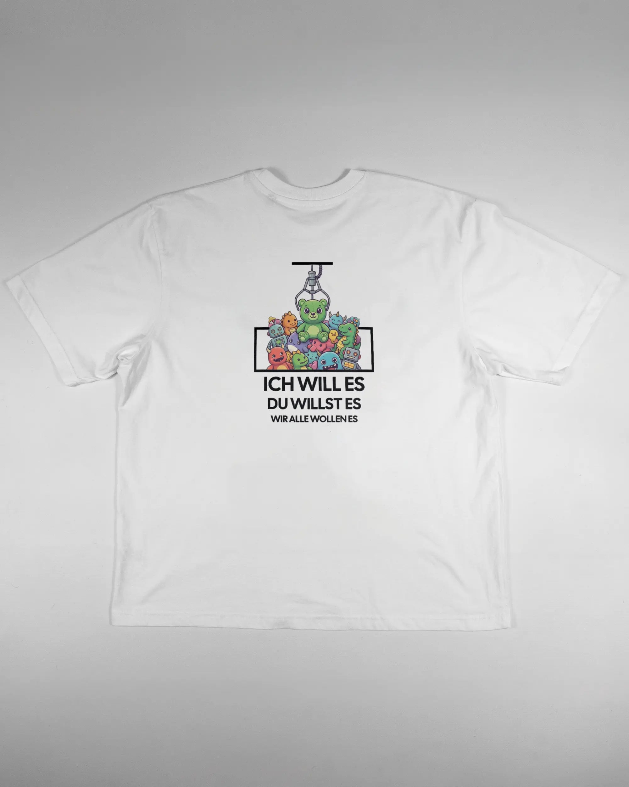 Rückseite des Basic Unisex T-Shirt Oversized von Maondo mit dem Design Will Stofftier in der Farbe White und in der Größe L flach auf den Boden gelegt