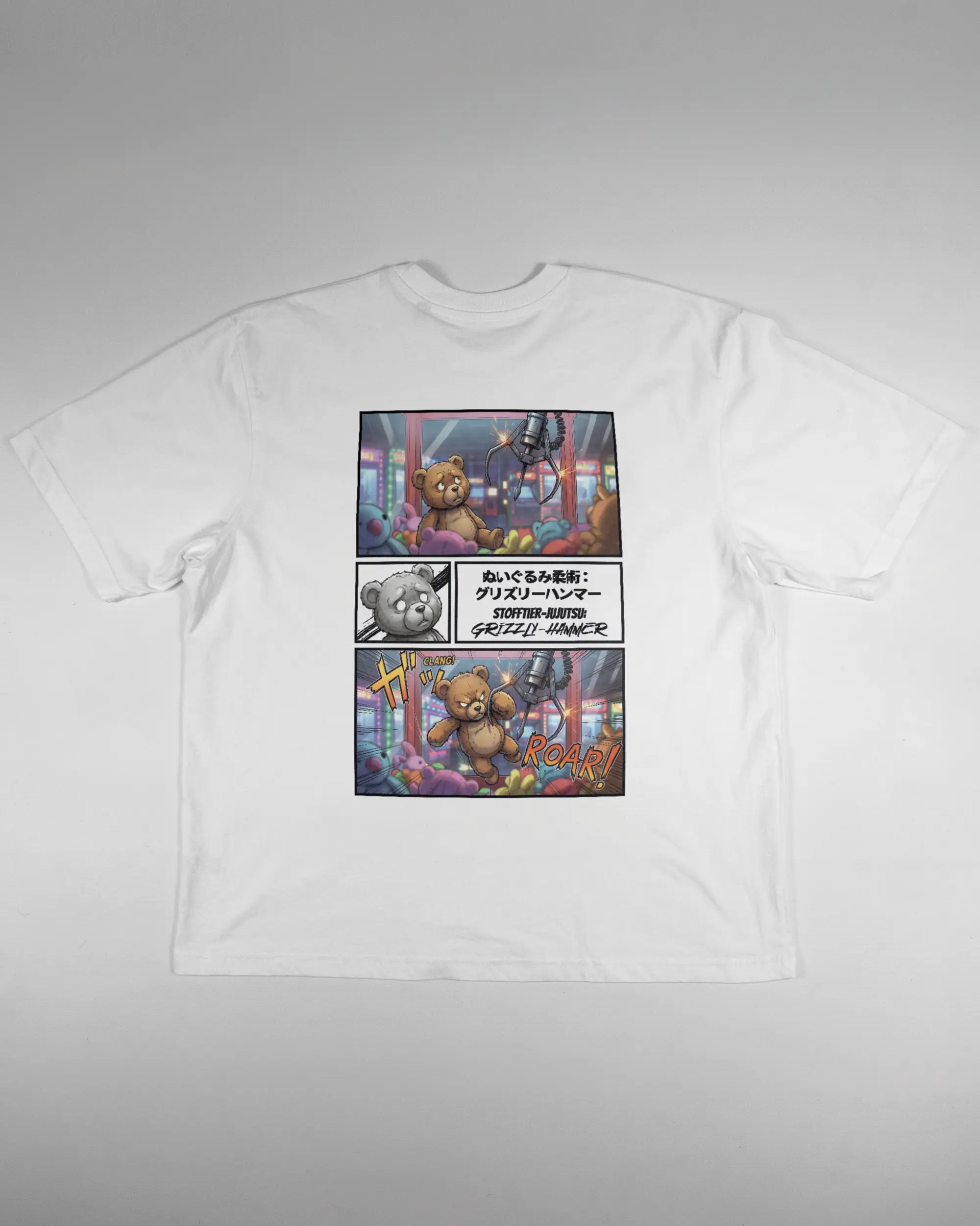 Rückseite des Basic Unisex T-Shirt Oversized von Maondo mit dem Design Manga Stoff in der Farbe White und in der Größe L flach auf den Boden gelegt